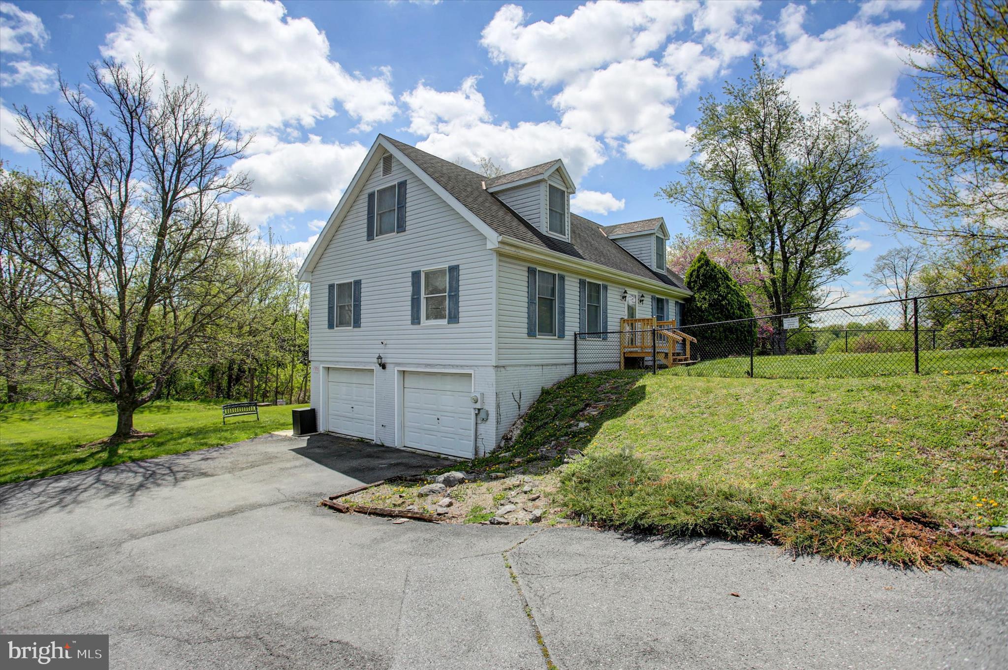 COUNTRY GARDEN ESTATES - Residential