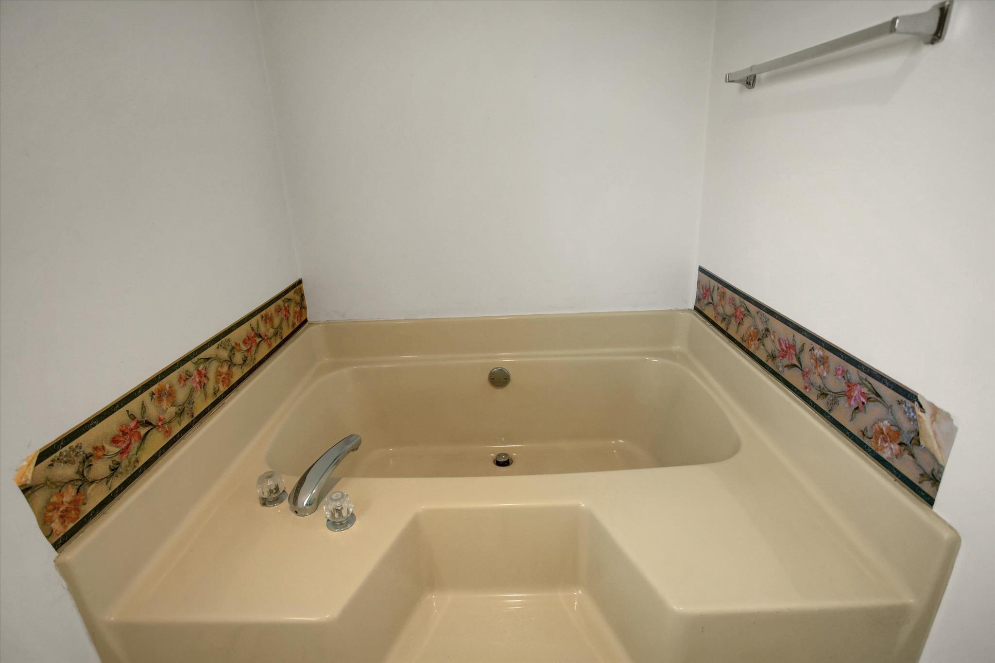 COUNTRY GARDEN ESTATES - Residential