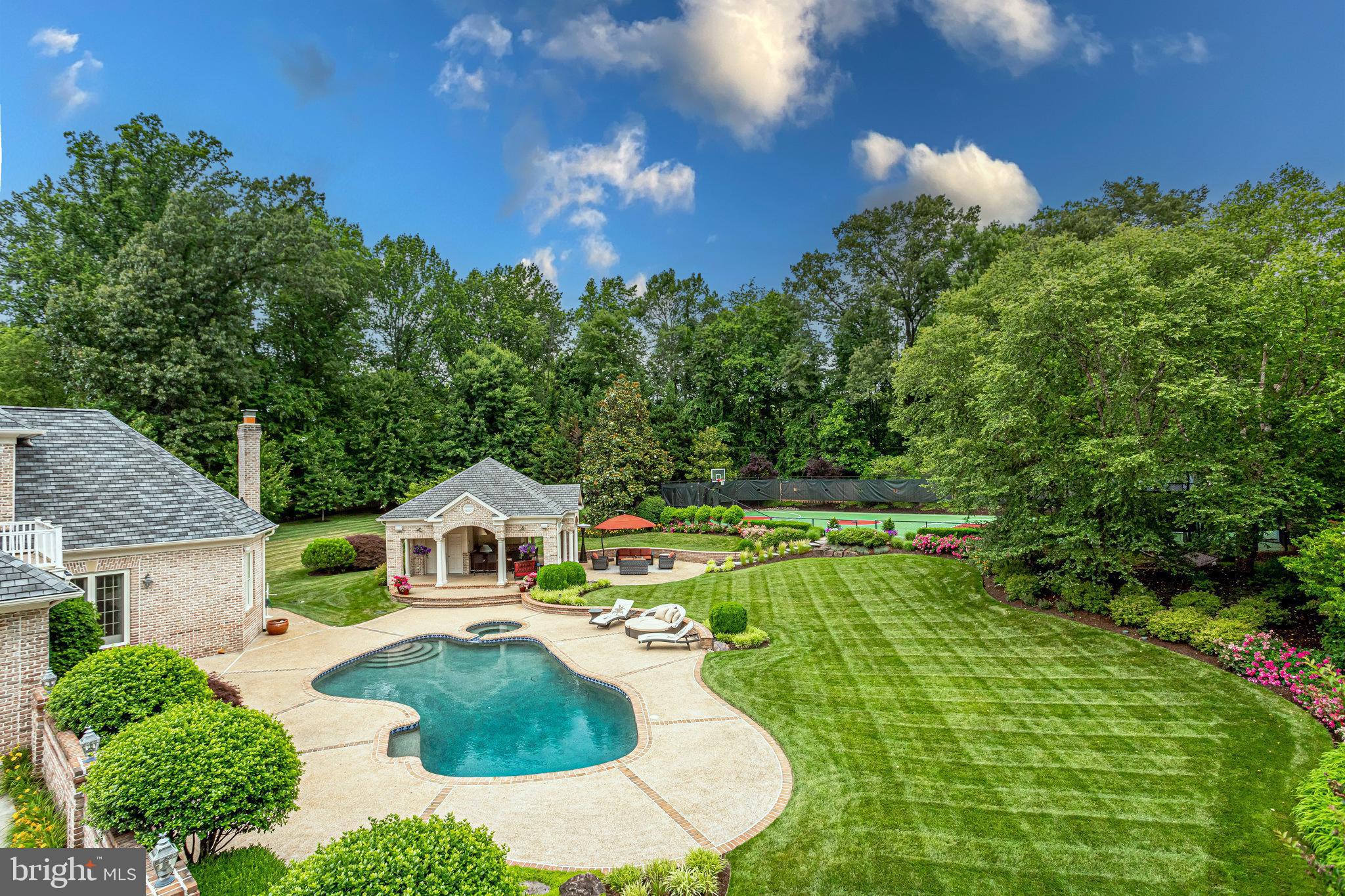 PATRICIAN WOODS - Residential