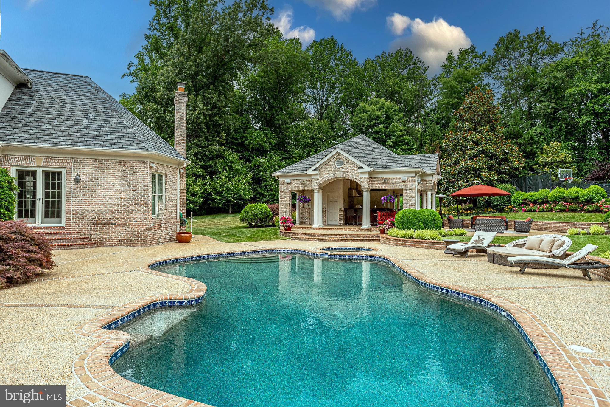 PATRICIAN WOODS - Residential