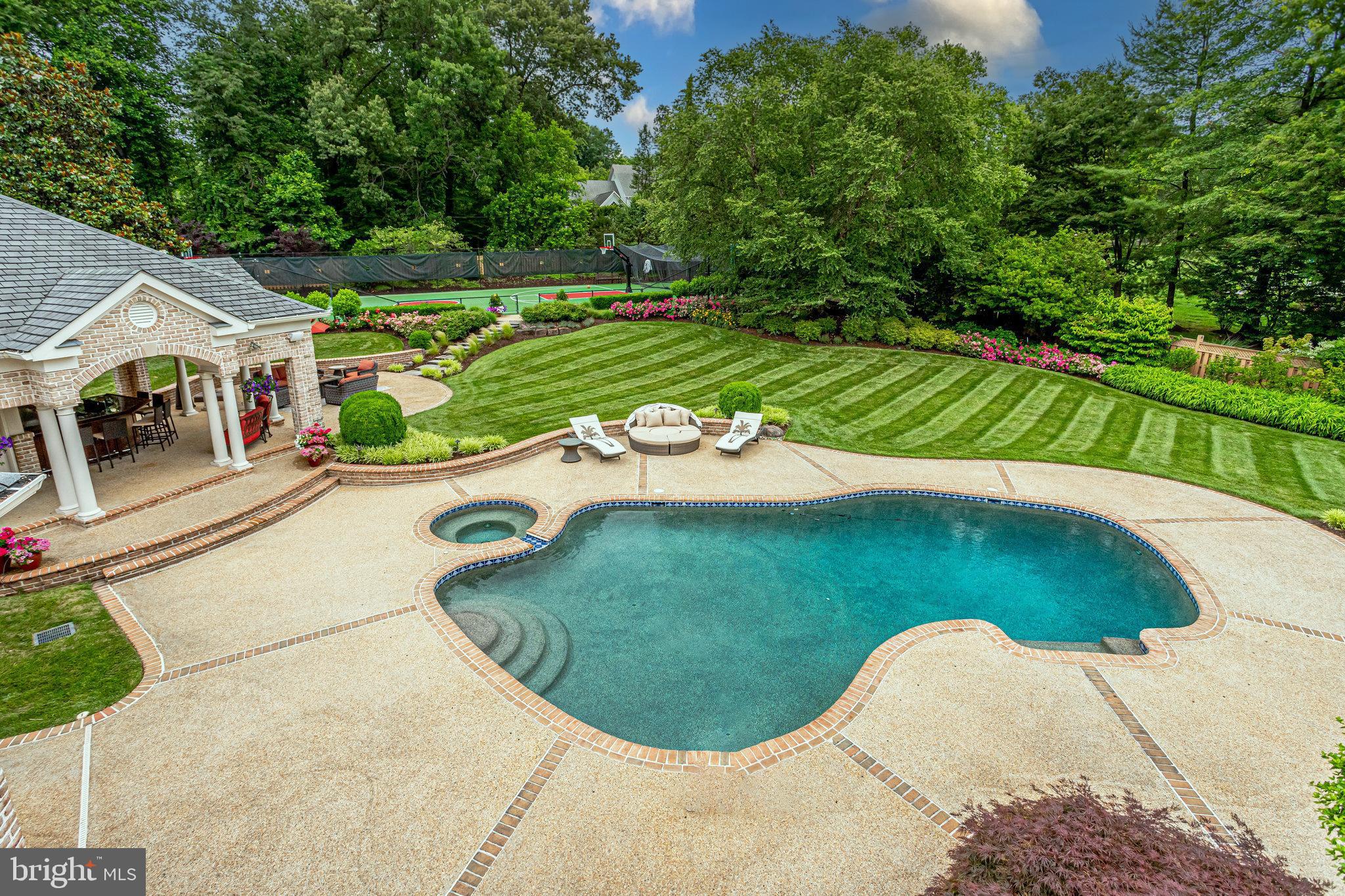 PATRICIAN WOODS - Residential