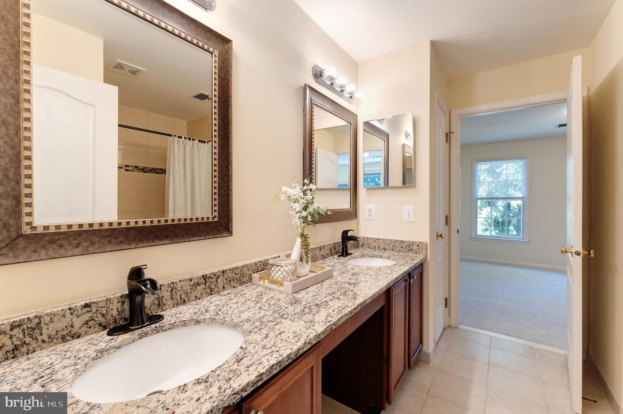 OAKTON RIDGE - Residential