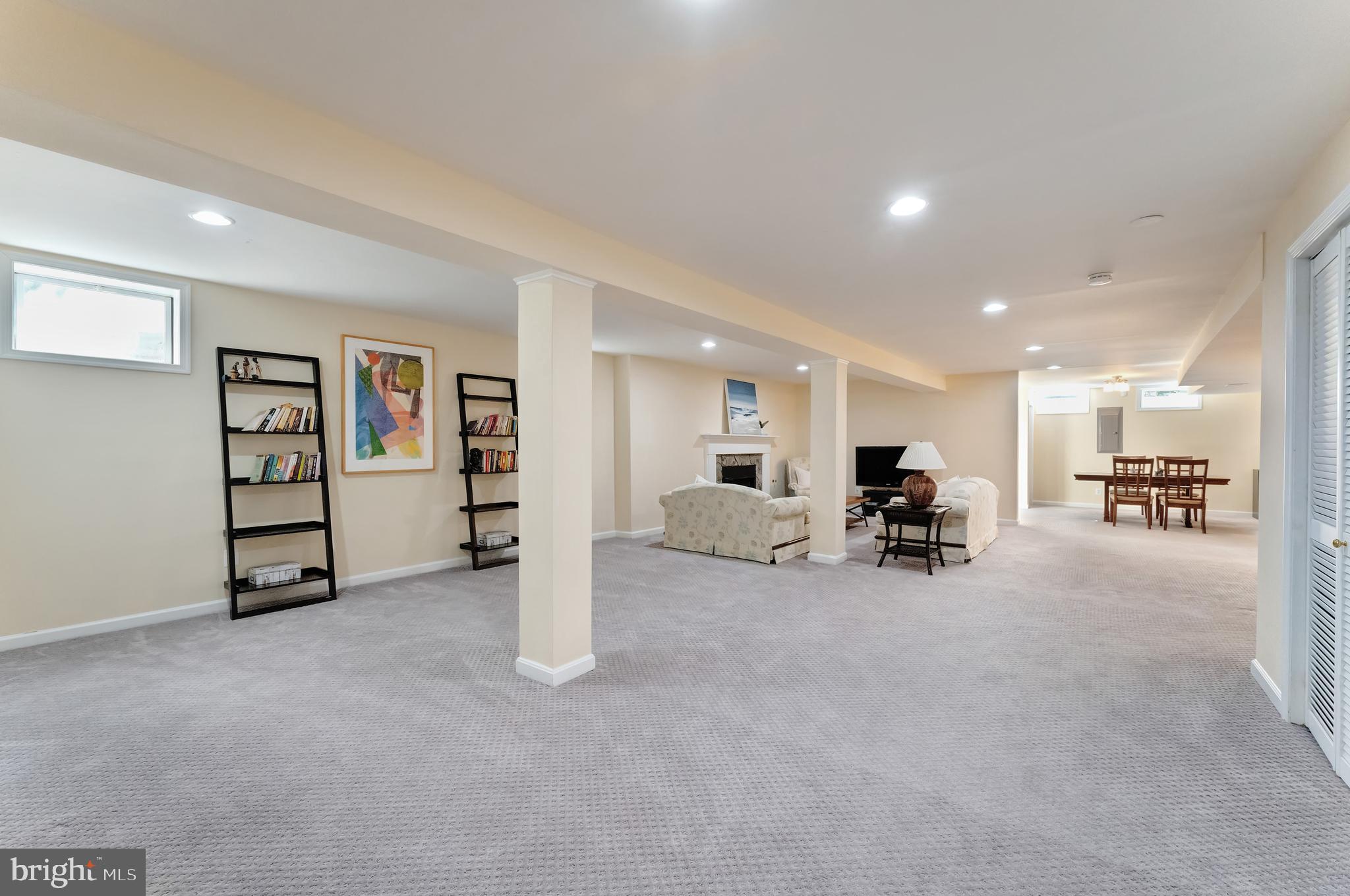 OAKTON RIDGE - Residential