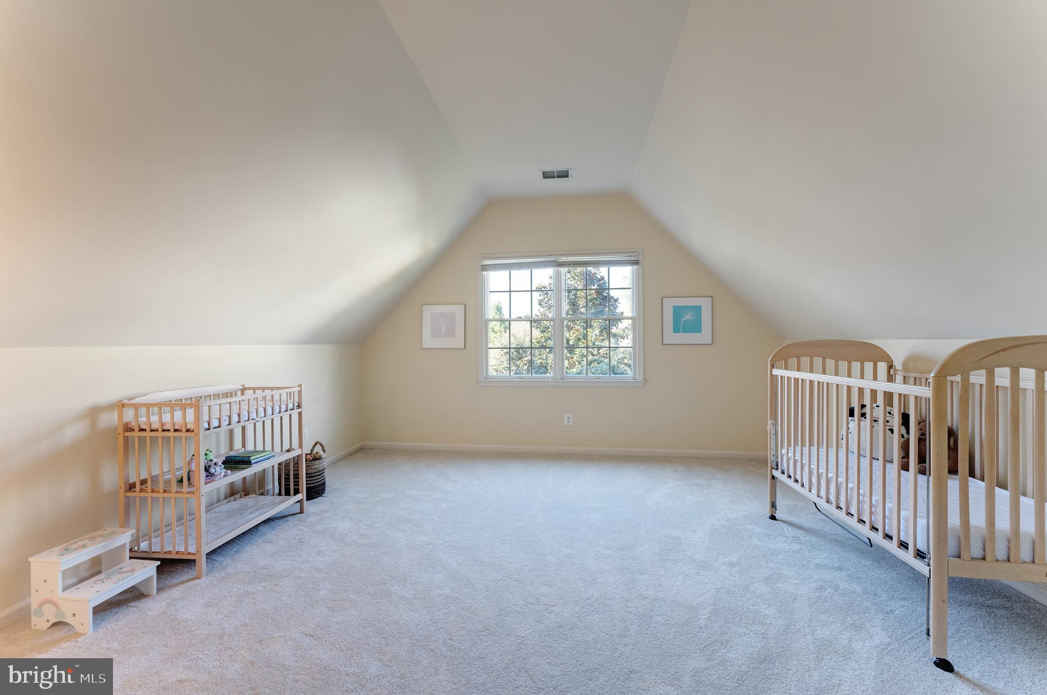 OAKTON RIDGE - Residential