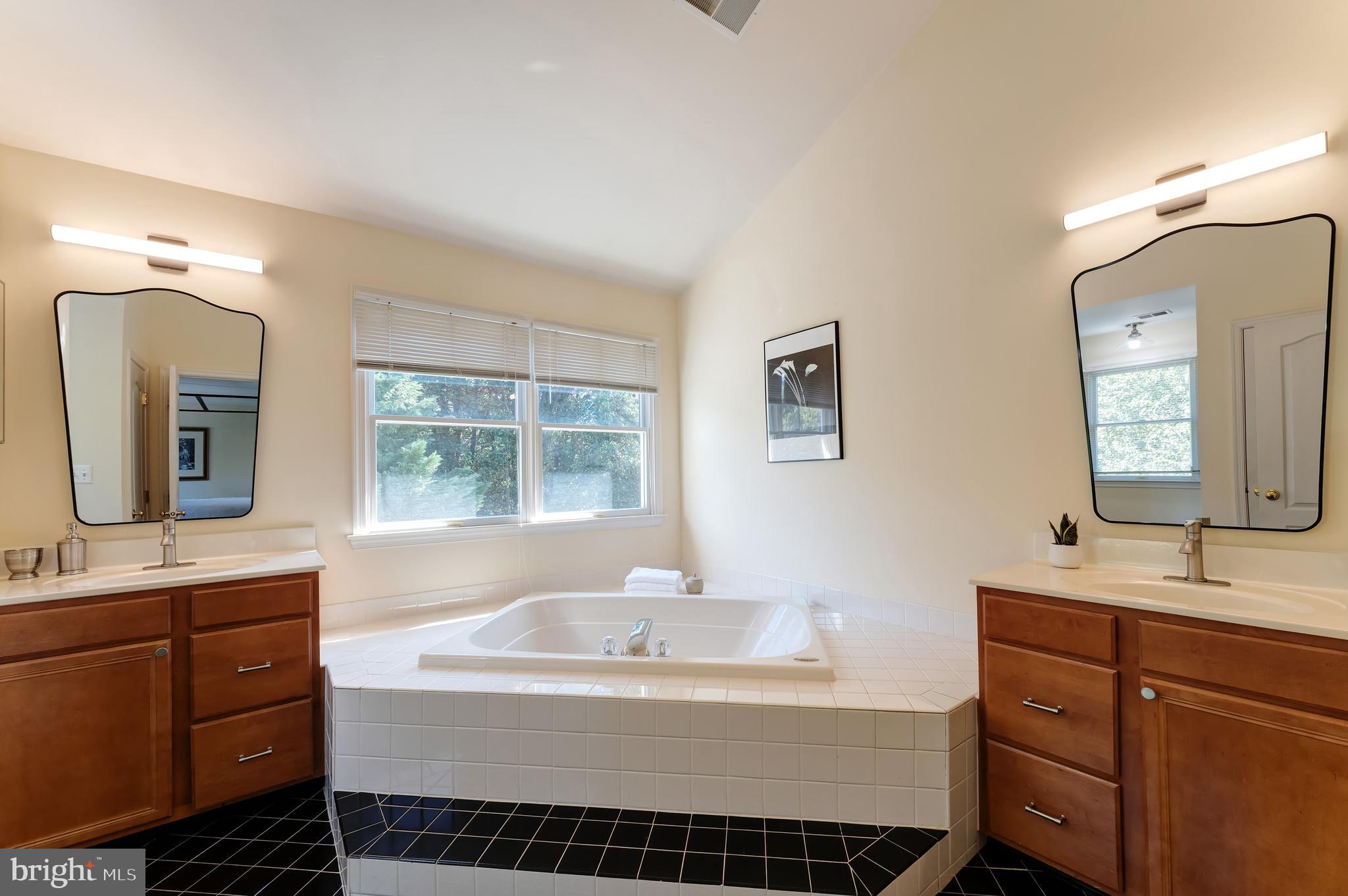 OAKTON RIDGE - Residential