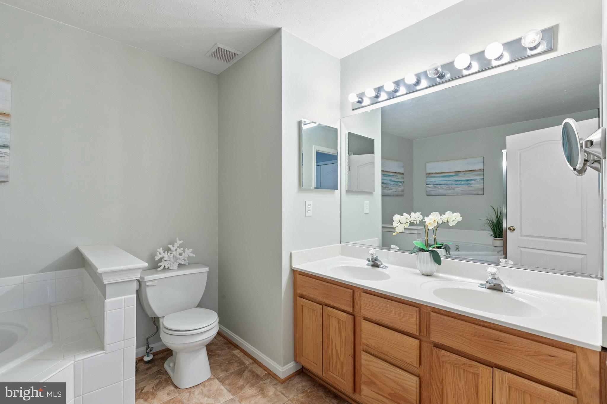 VILLAS ON WATERS EDGE - Residential