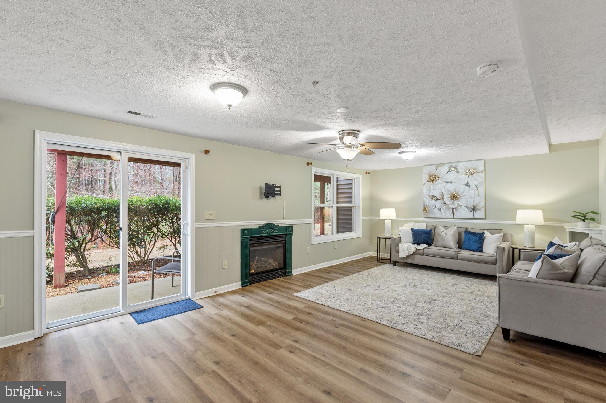 VILLAS ON WATERS EDGE - Residential