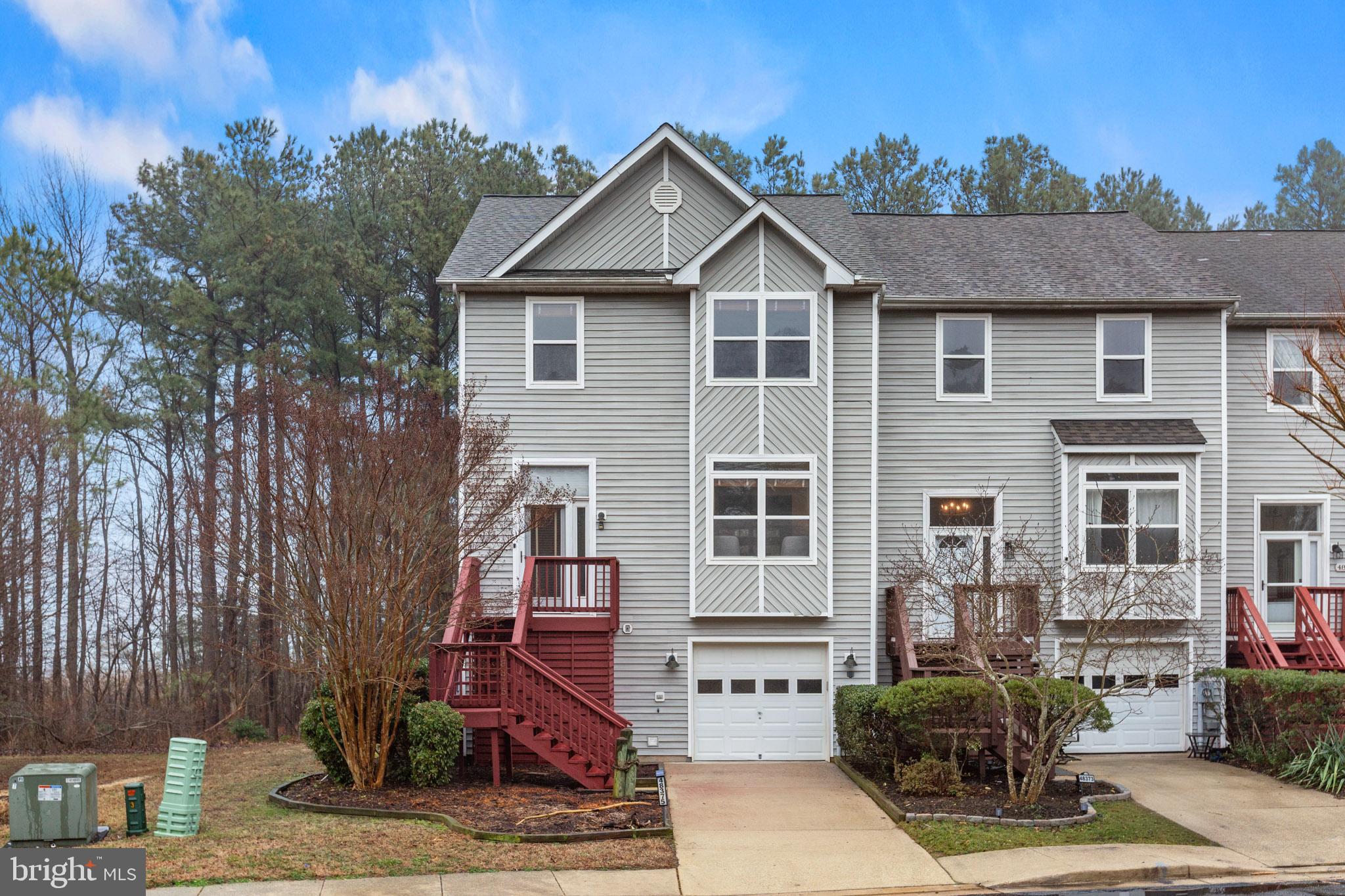 VILLAS ON WATERS EDGE - Residential