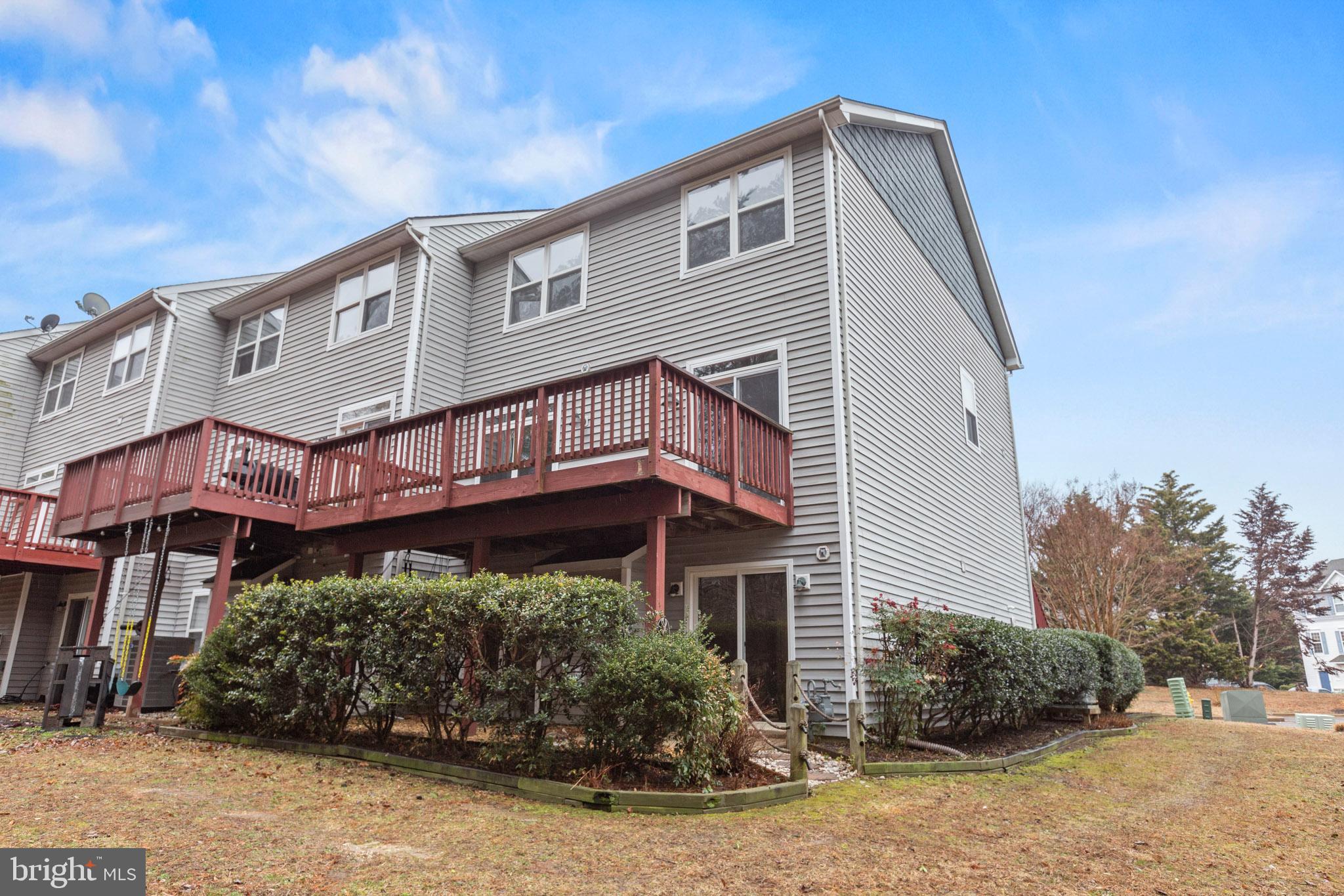 VILLAS ON WATERS EDGE - Residential