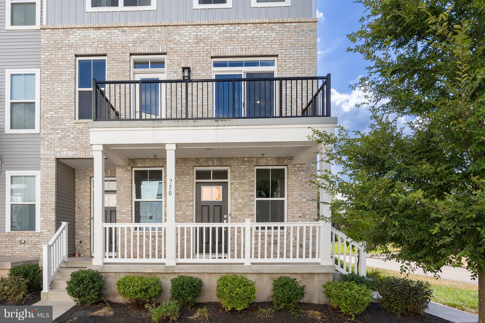 STEELPOINTE - Residential