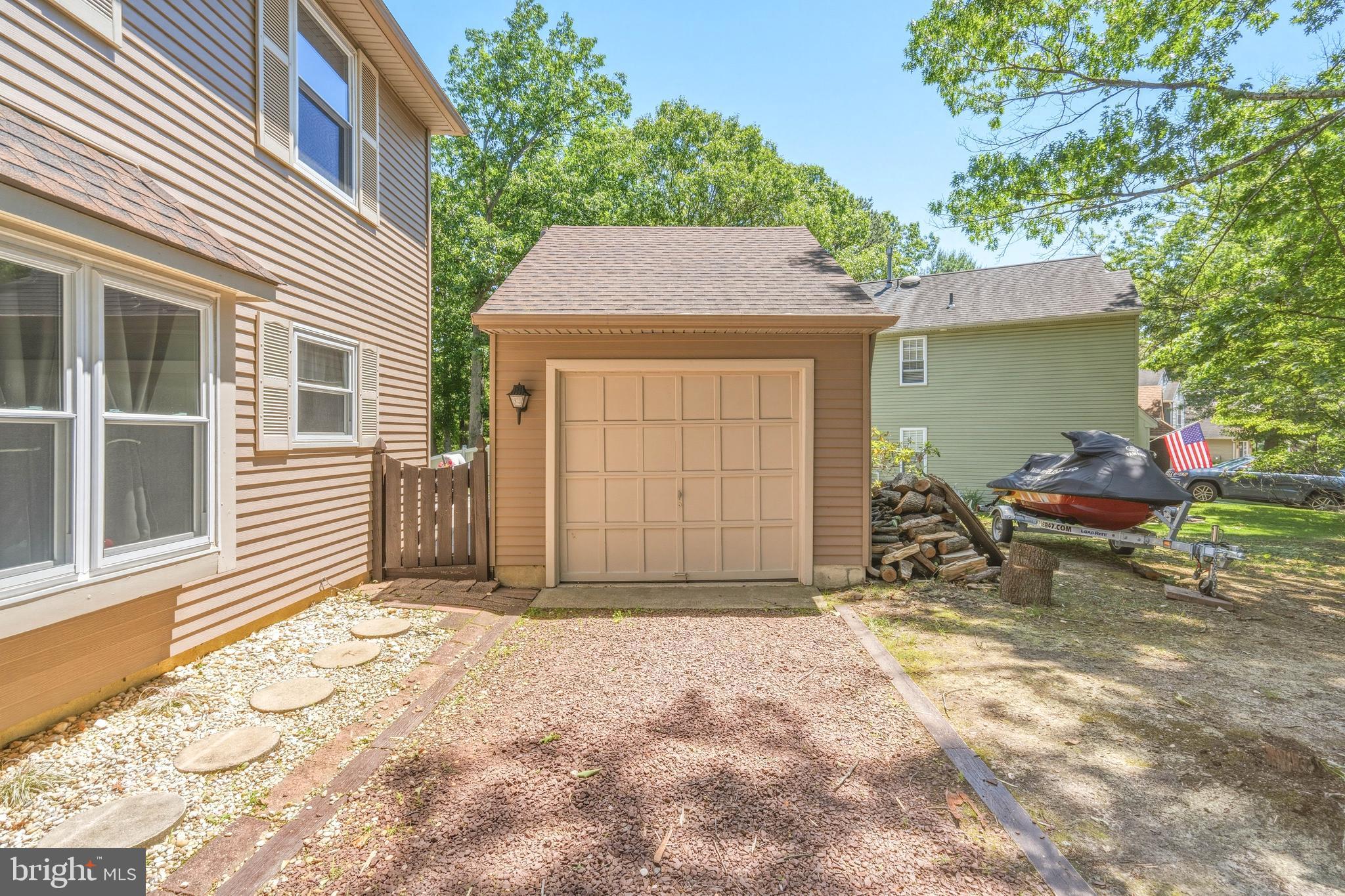 11 WINDINGBROOK COURT