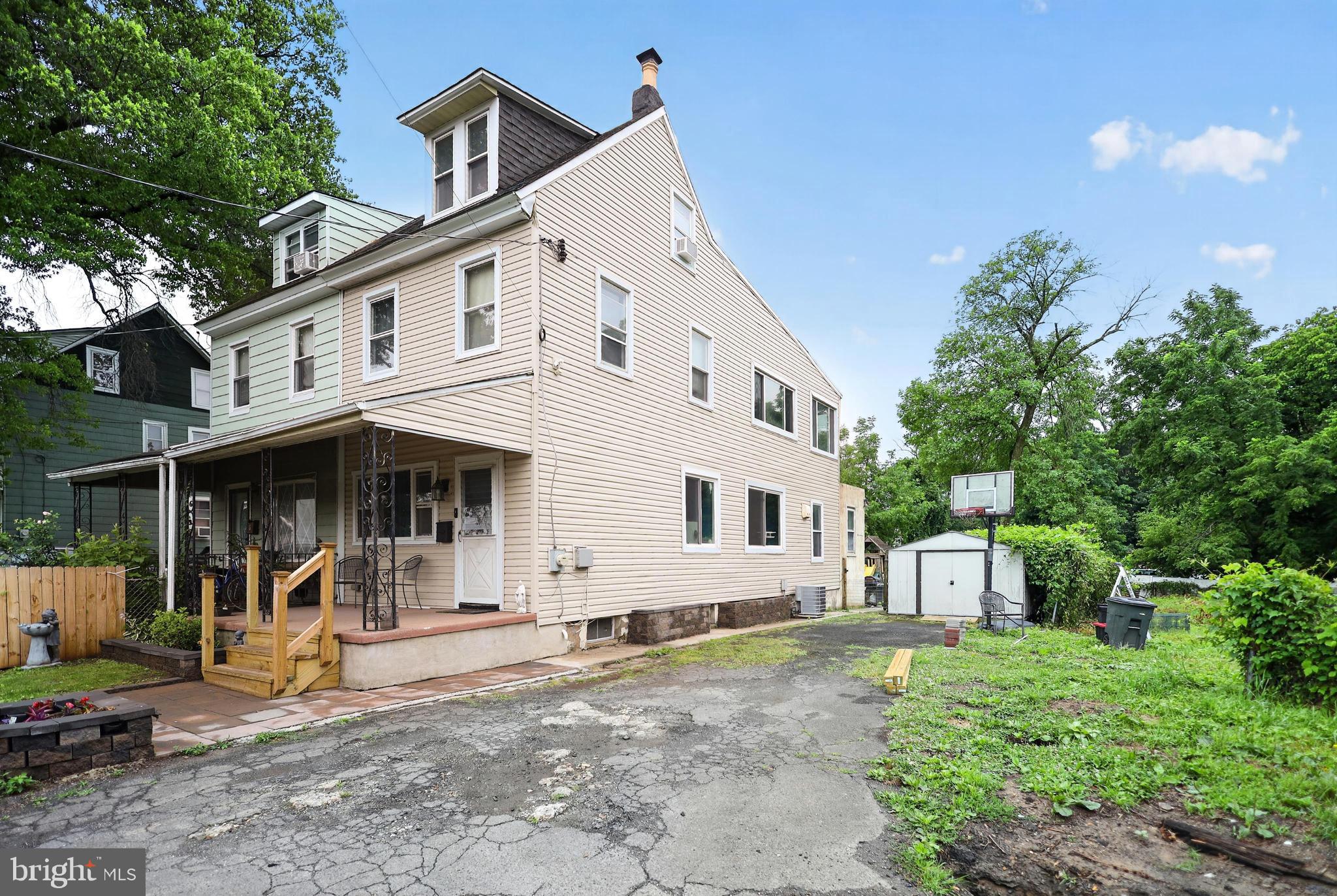 8 BLAKISTON LANE 00