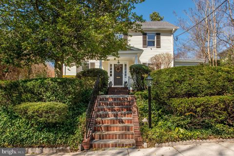 Photo of 3915 Aspen Street, CHEVY CHASE, MD 20815 (MLS # MDMC2177186)