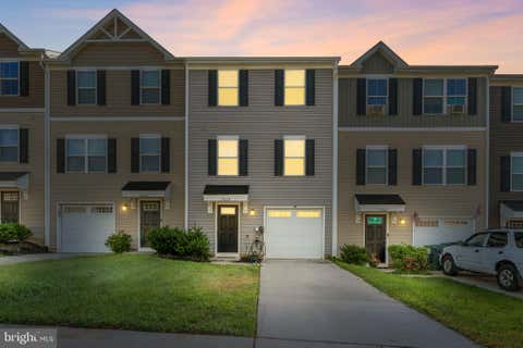 Townhouse For Sale - 35164 Sara Court<br/> LOCUST GROVE, VA 22508