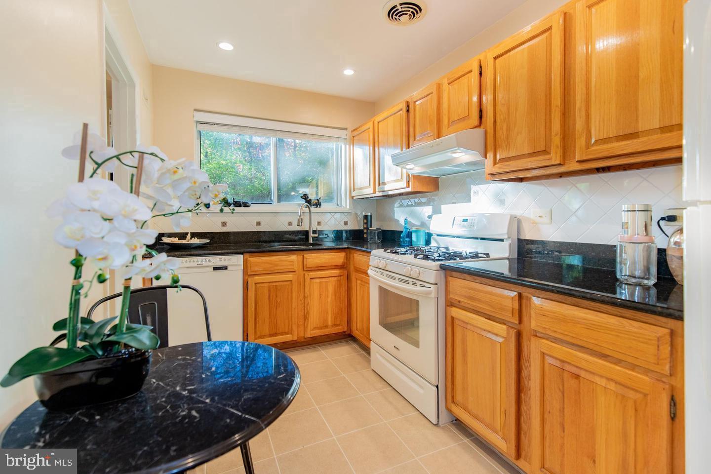 PARKSIDE CONDOMINIUMS - Residential Lease