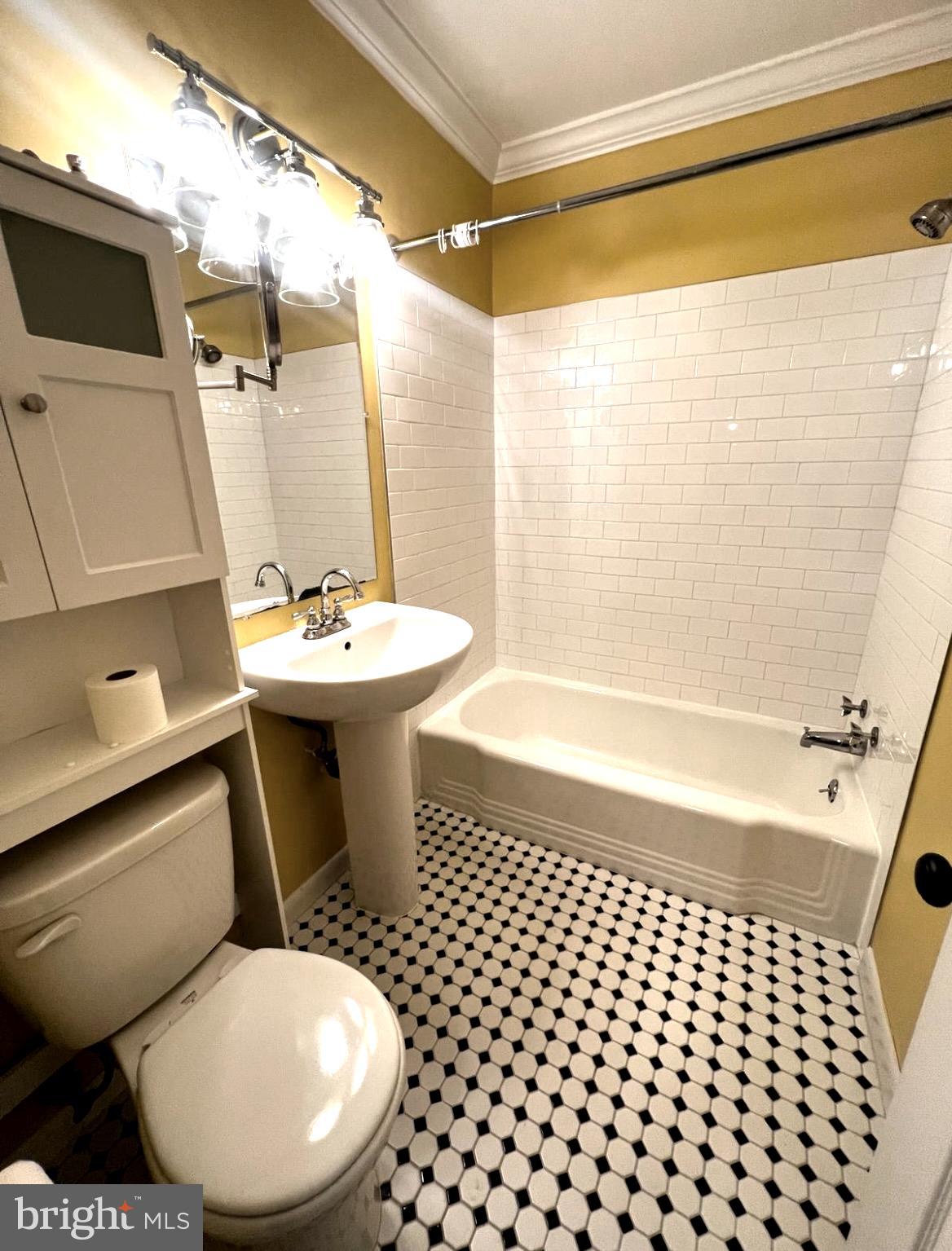 PARKSIDE CONDOMINIUMS - Residential Lease