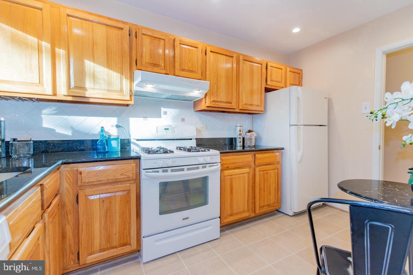 PARKSIDE CONDOMINIUMS - Residential Lease