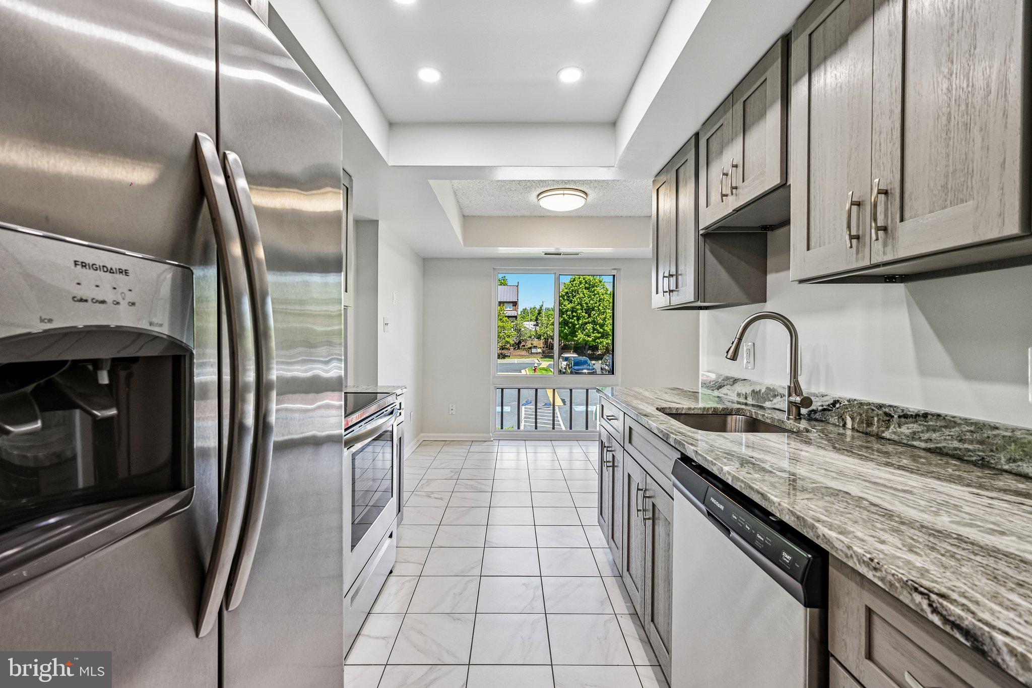 VISTAS OF VIENNA CONDOMINIUMS - Residential