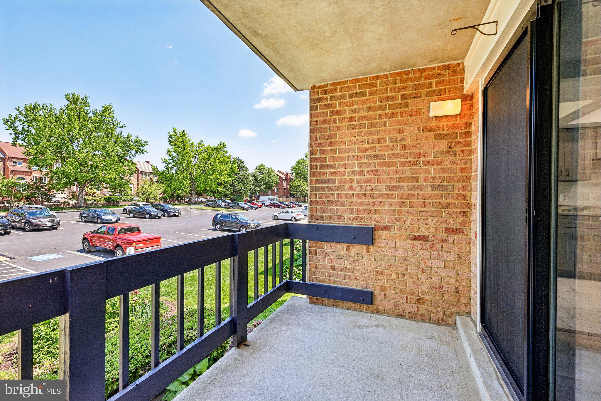 VISTAS OF VIENNA CONDOMINIUMS - Residential
