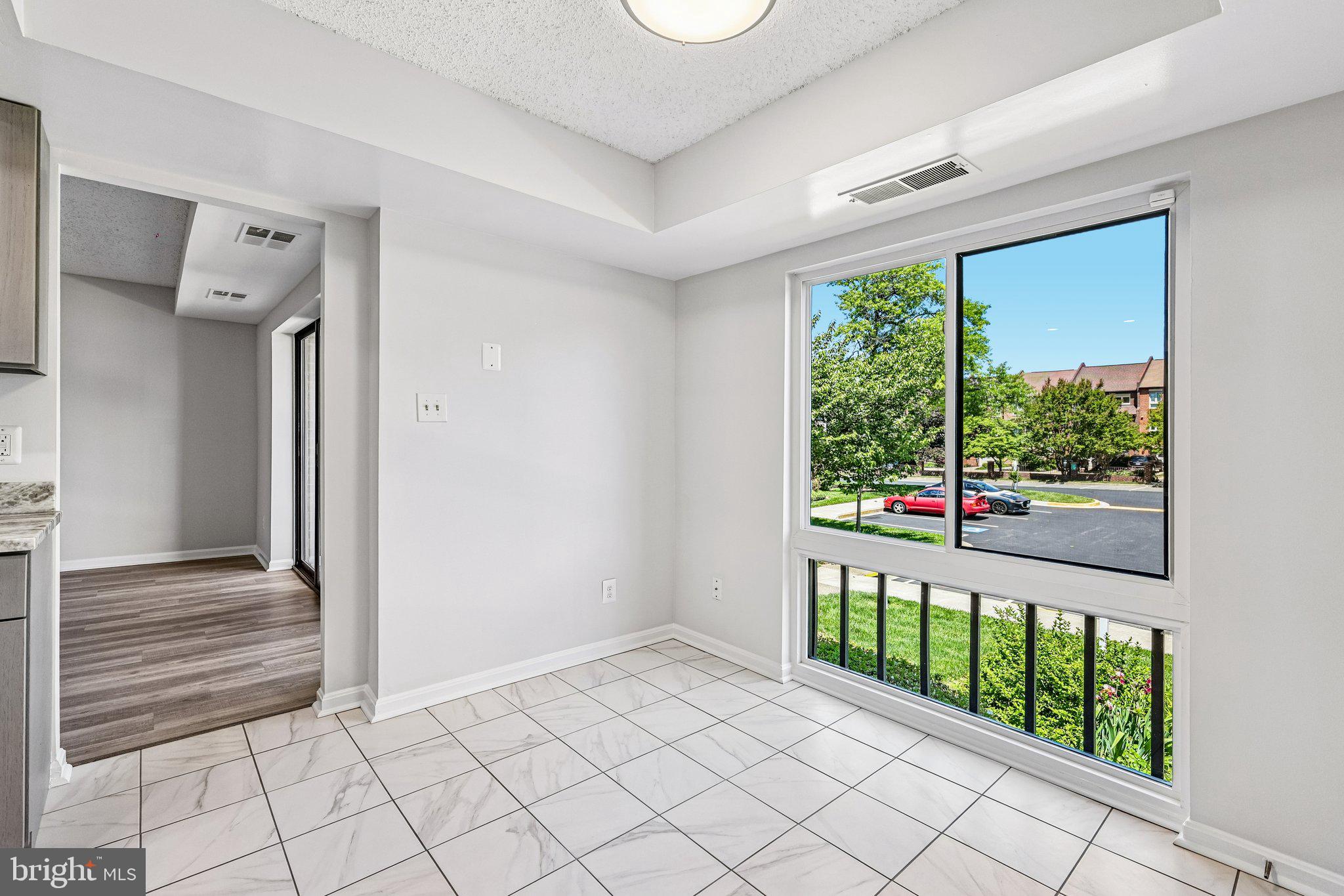 VISTAS OF VIENNA CONDOMINIUMS - Residential