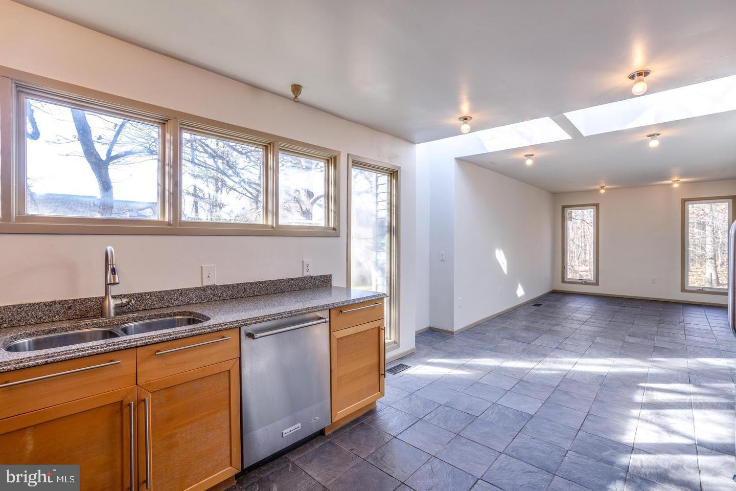 FAIR OAKS ESTATES - Residential Lease