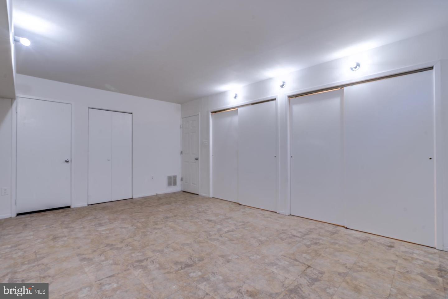 FAIR OAKS ESTATES - Residential Lease