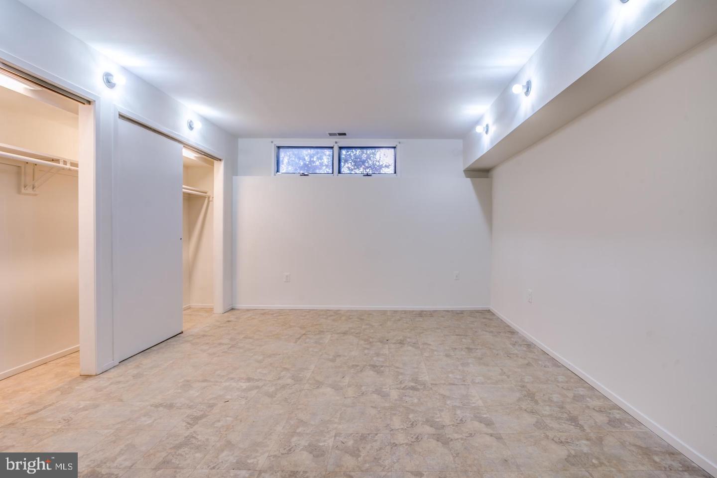 FAIR OAKS ESTATES - Residential Lease