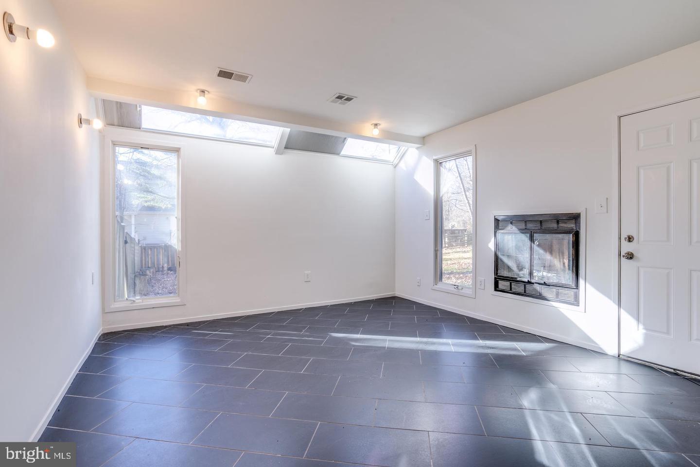 FAIR OAKS ESTATES - Residential Lease