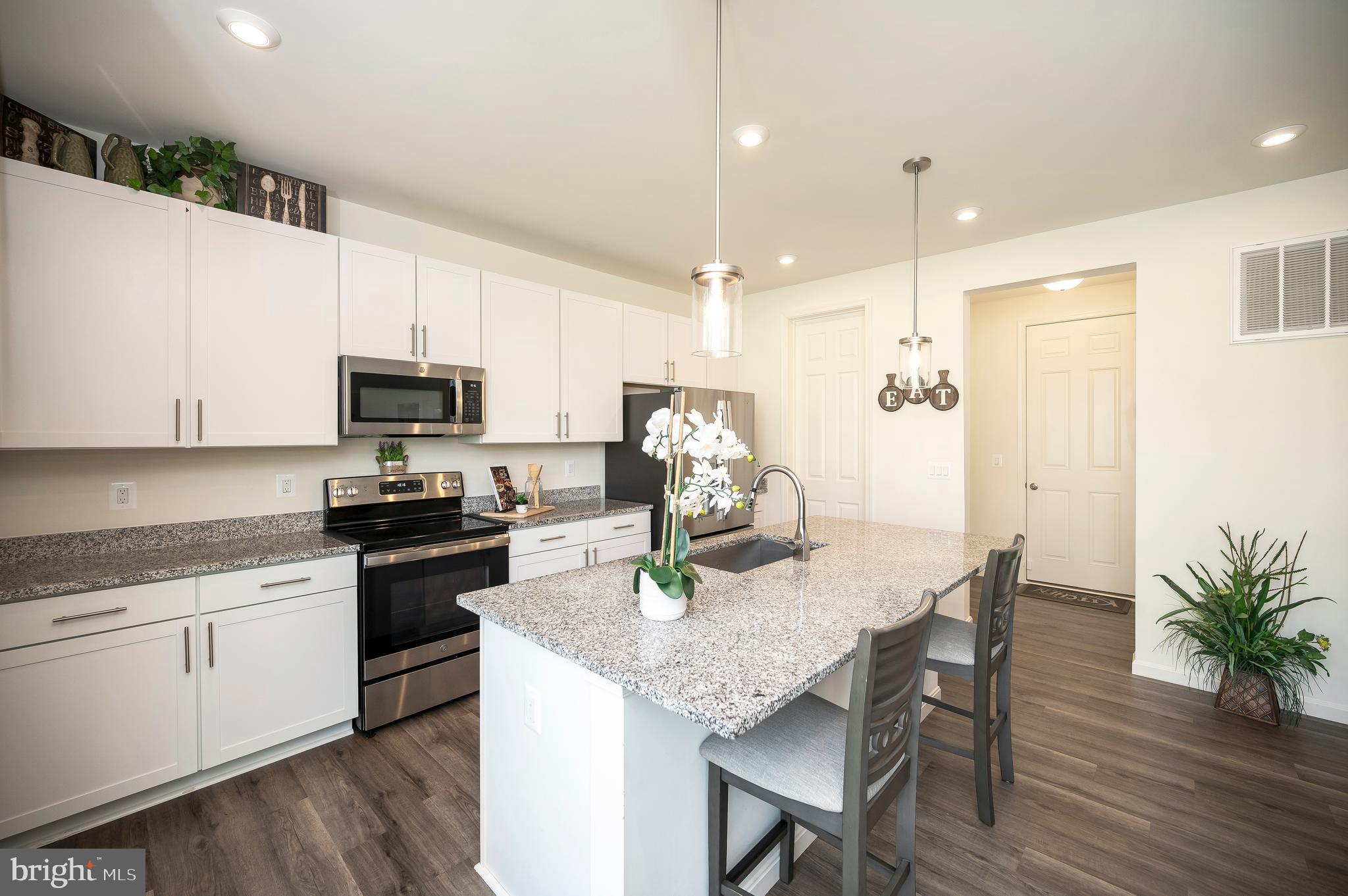 ROUND HILL MEADOWS - Residential