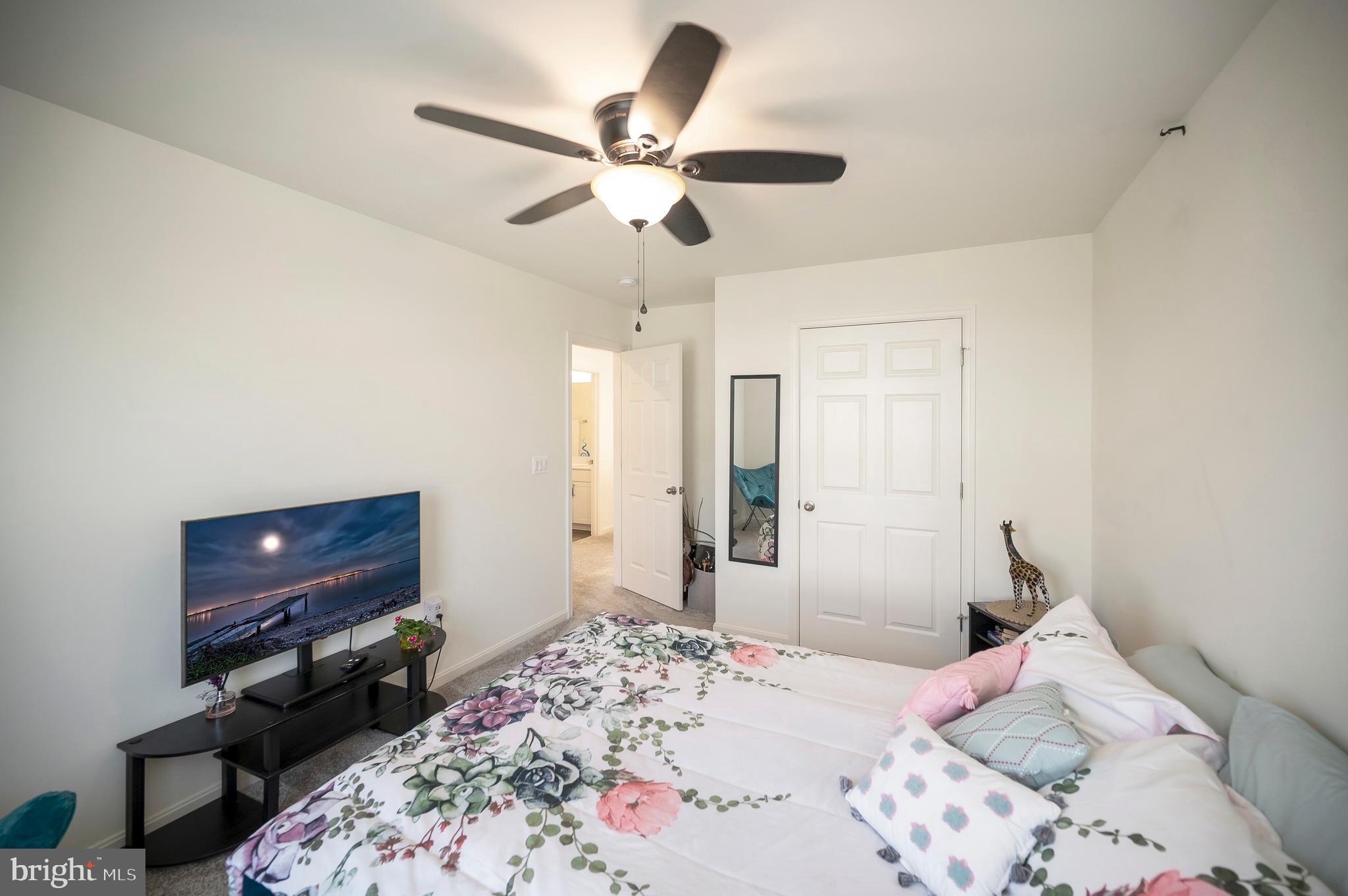 ROUND HILL MEADOWS - Residential