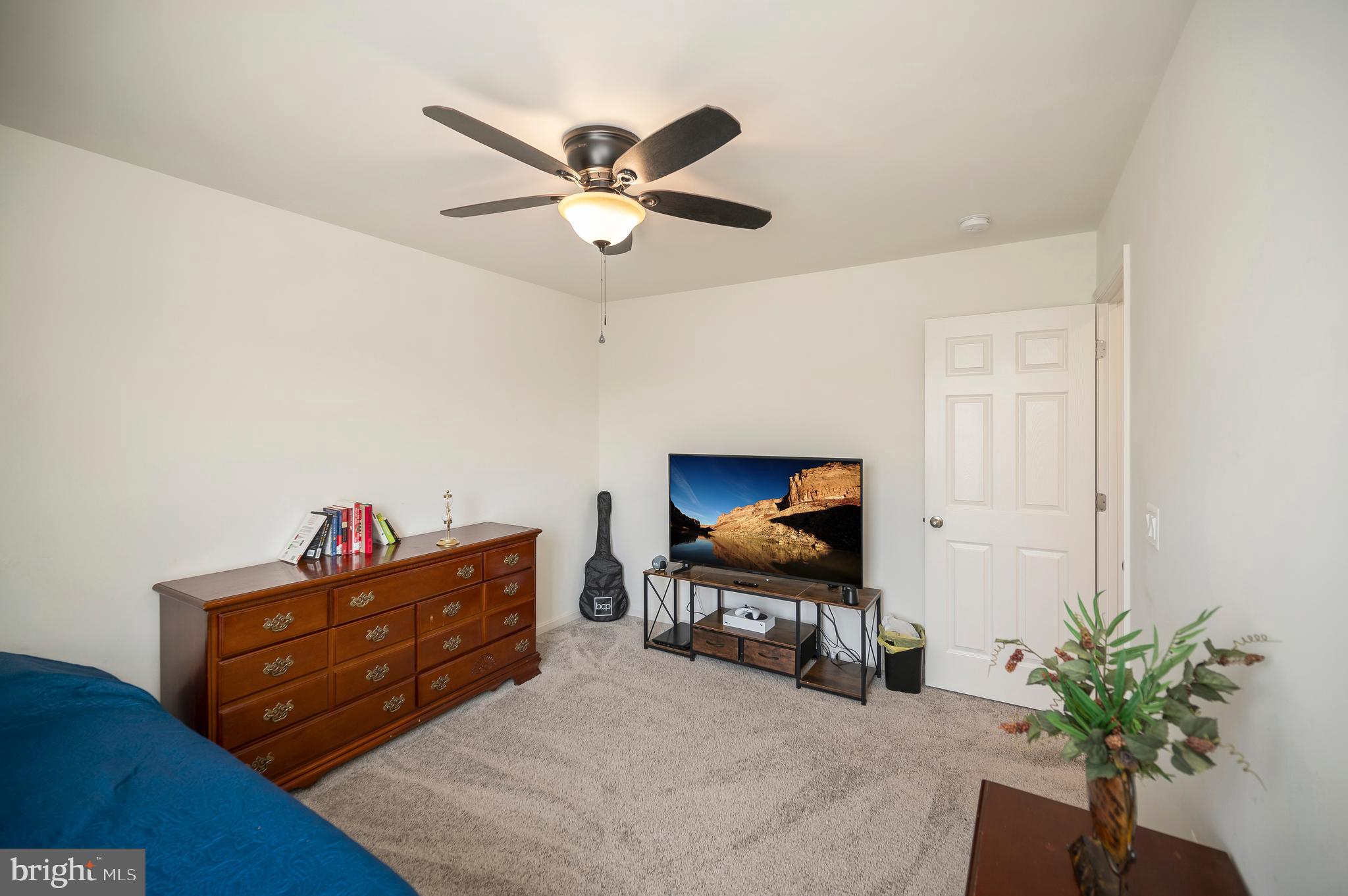 ROUND HILL MEADOWS - Residential