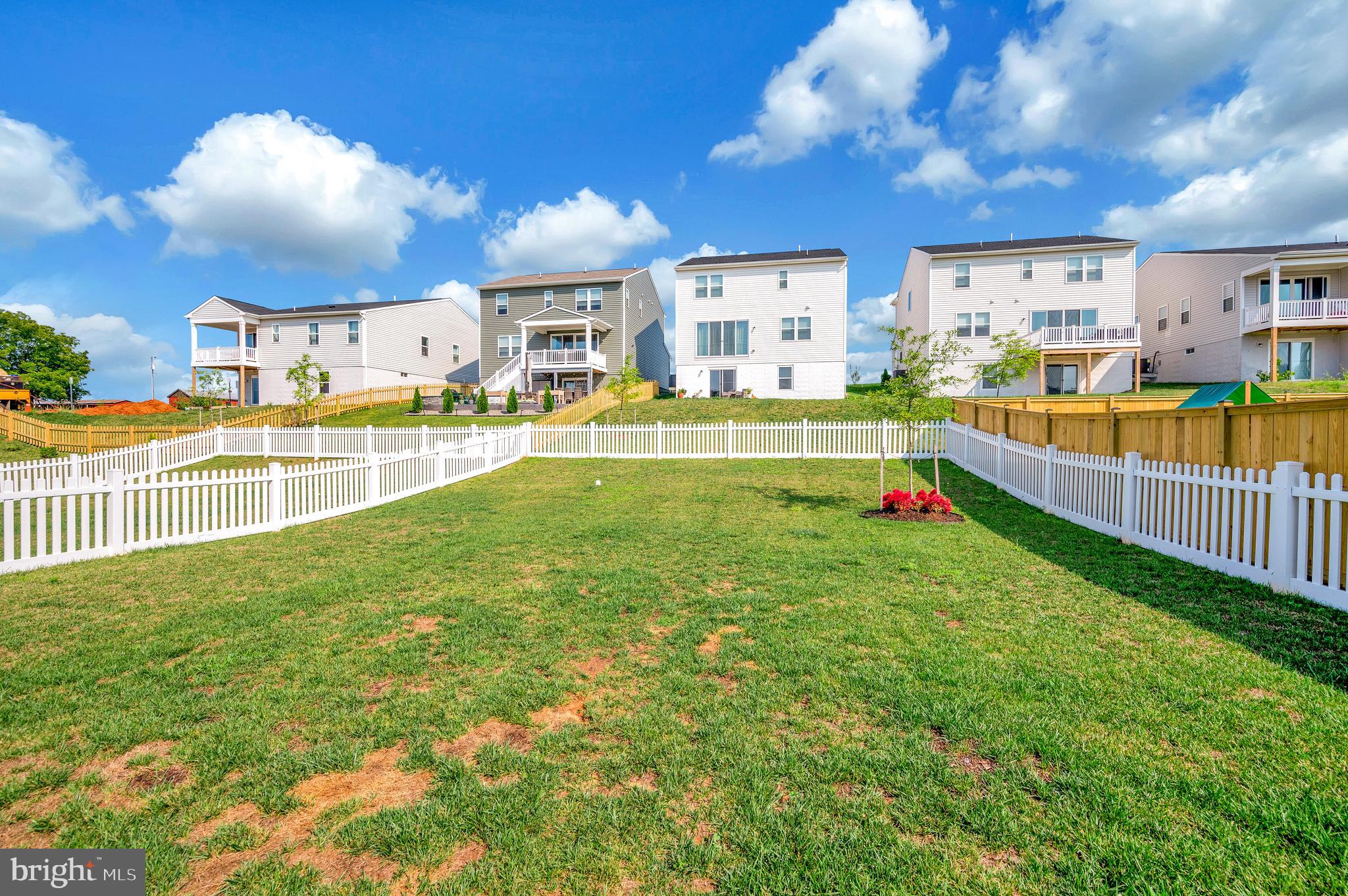 ROUND HILL MEADOWS - Residential