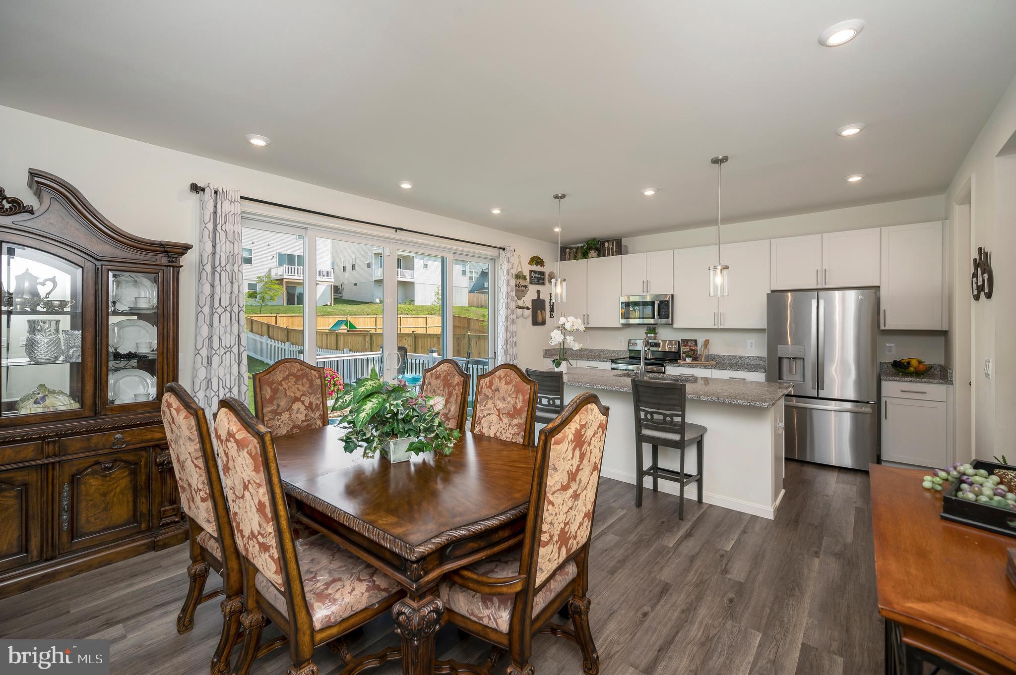 ROUND HILL MEADOWS - Residential