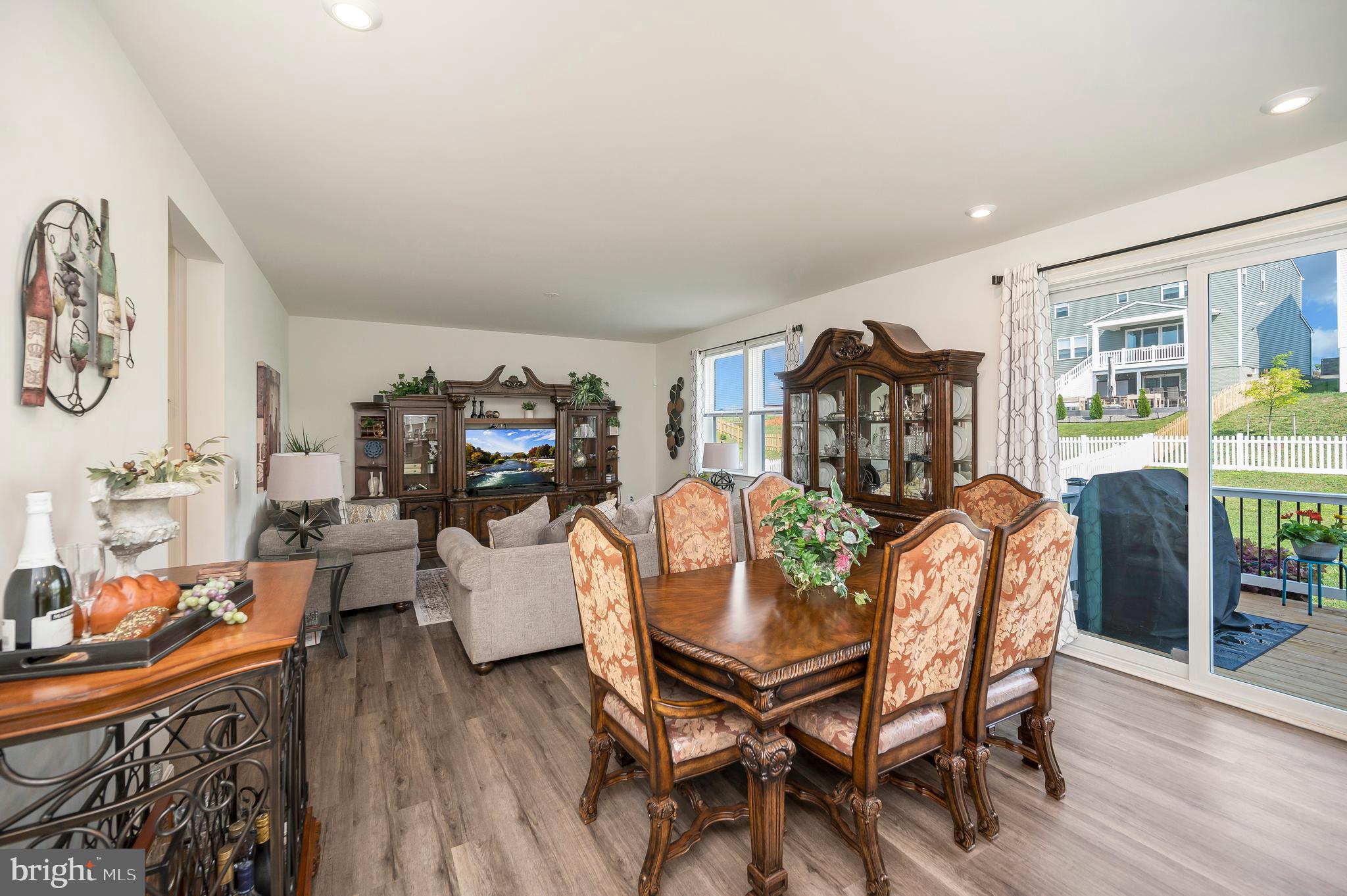 ROUND HILL MEADOWS - Residential