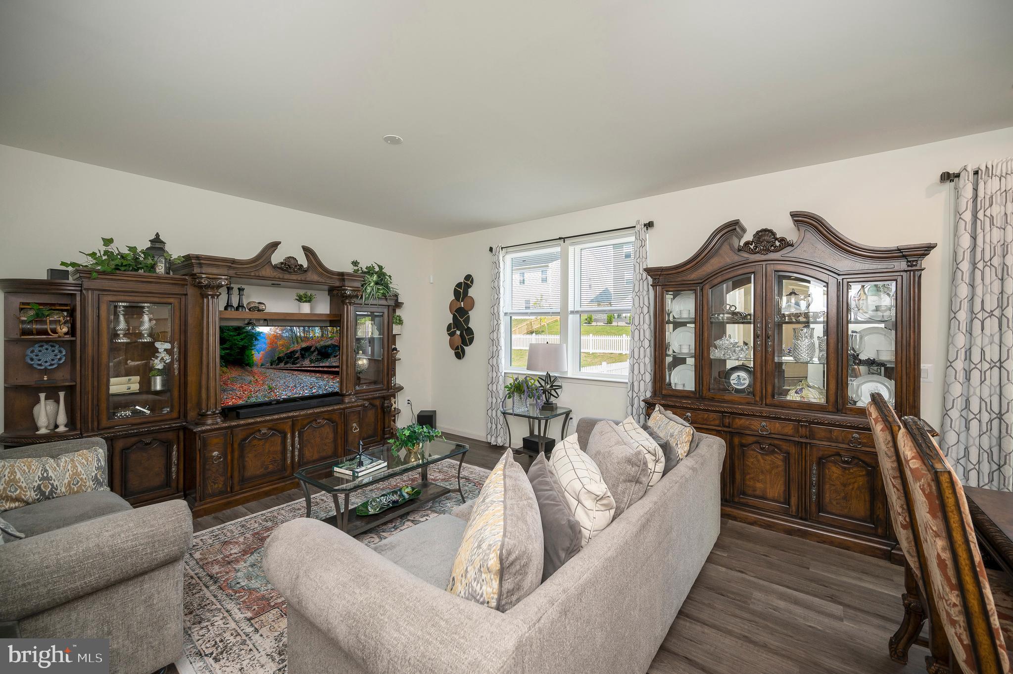 ROUND HILL MEADOWS - Residential