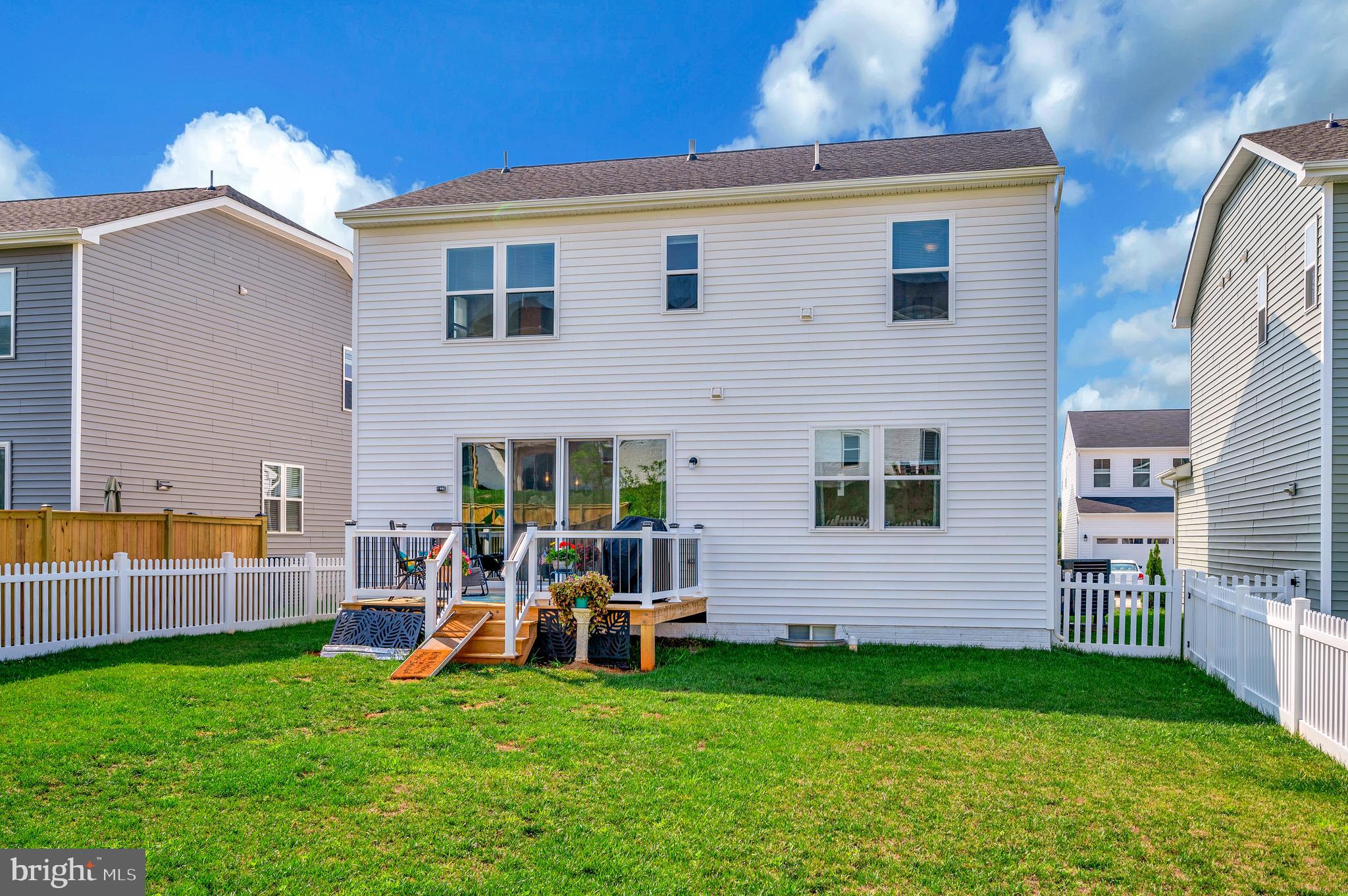 ROUND HILL MEADOWS - Residential