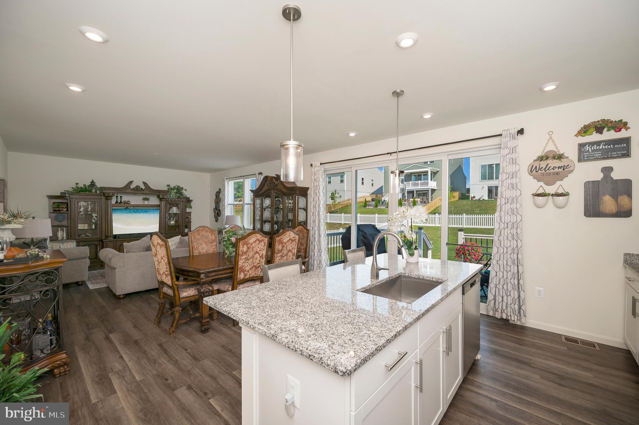 ROUND HILL MEADOWS - Residential