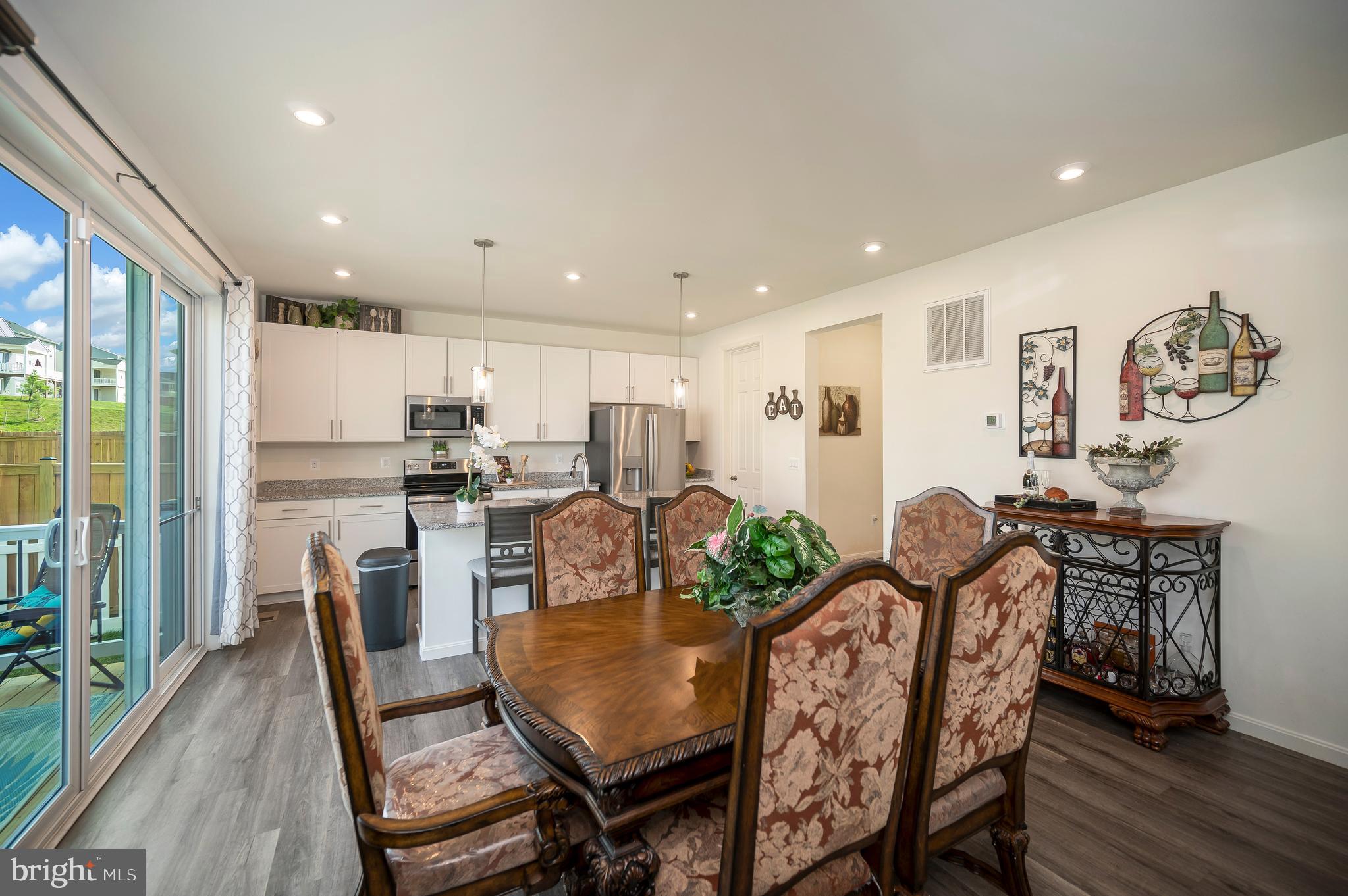 ROUND HILL MEADOWS - Residential