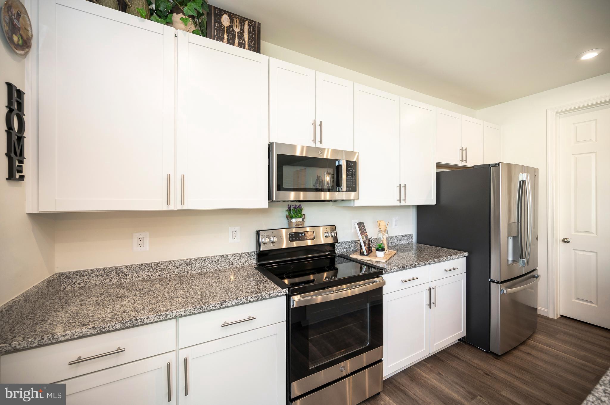 ROUND HILL MEADOWS - Residential