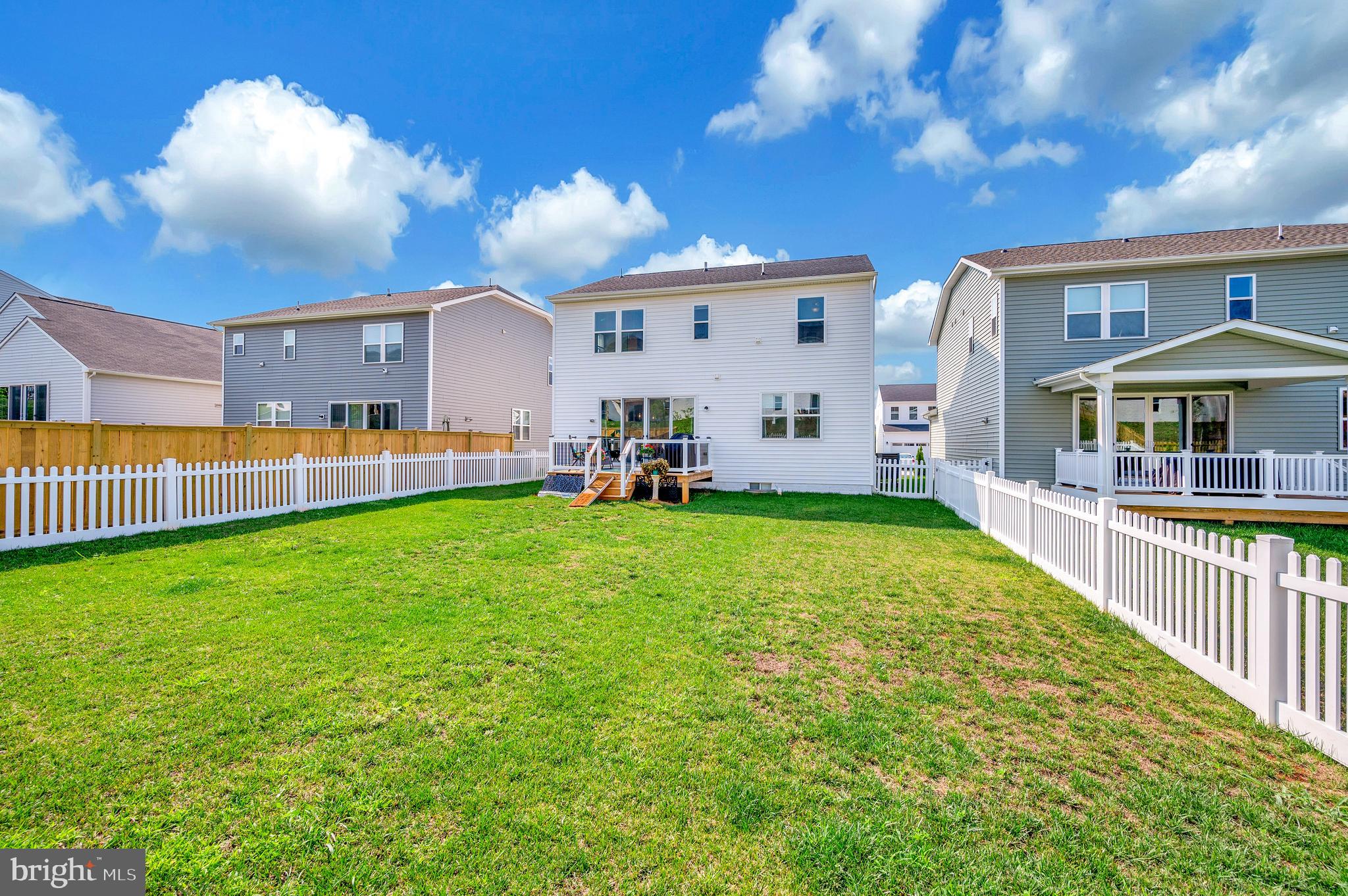 ROUND HILL MEADOWS - Residential