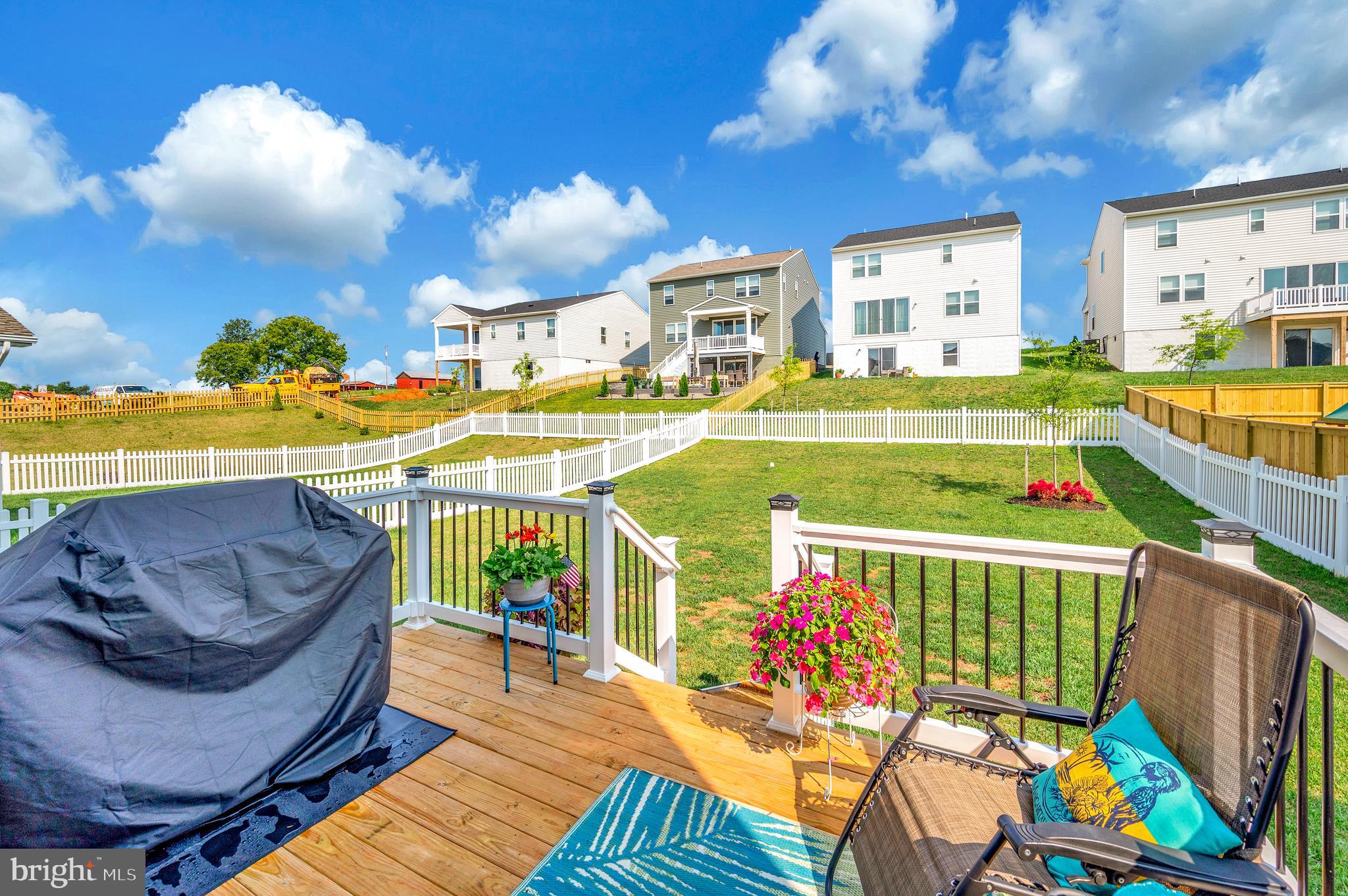 ROUND HILL MEADOWS - Residential