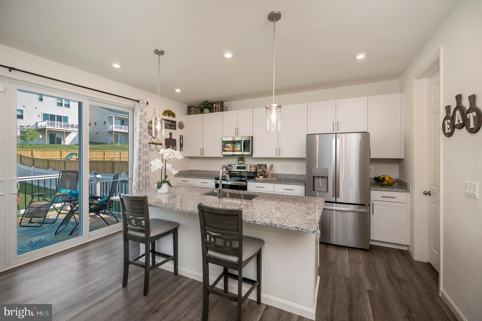 ROUND HILL MEADOWS - Residential