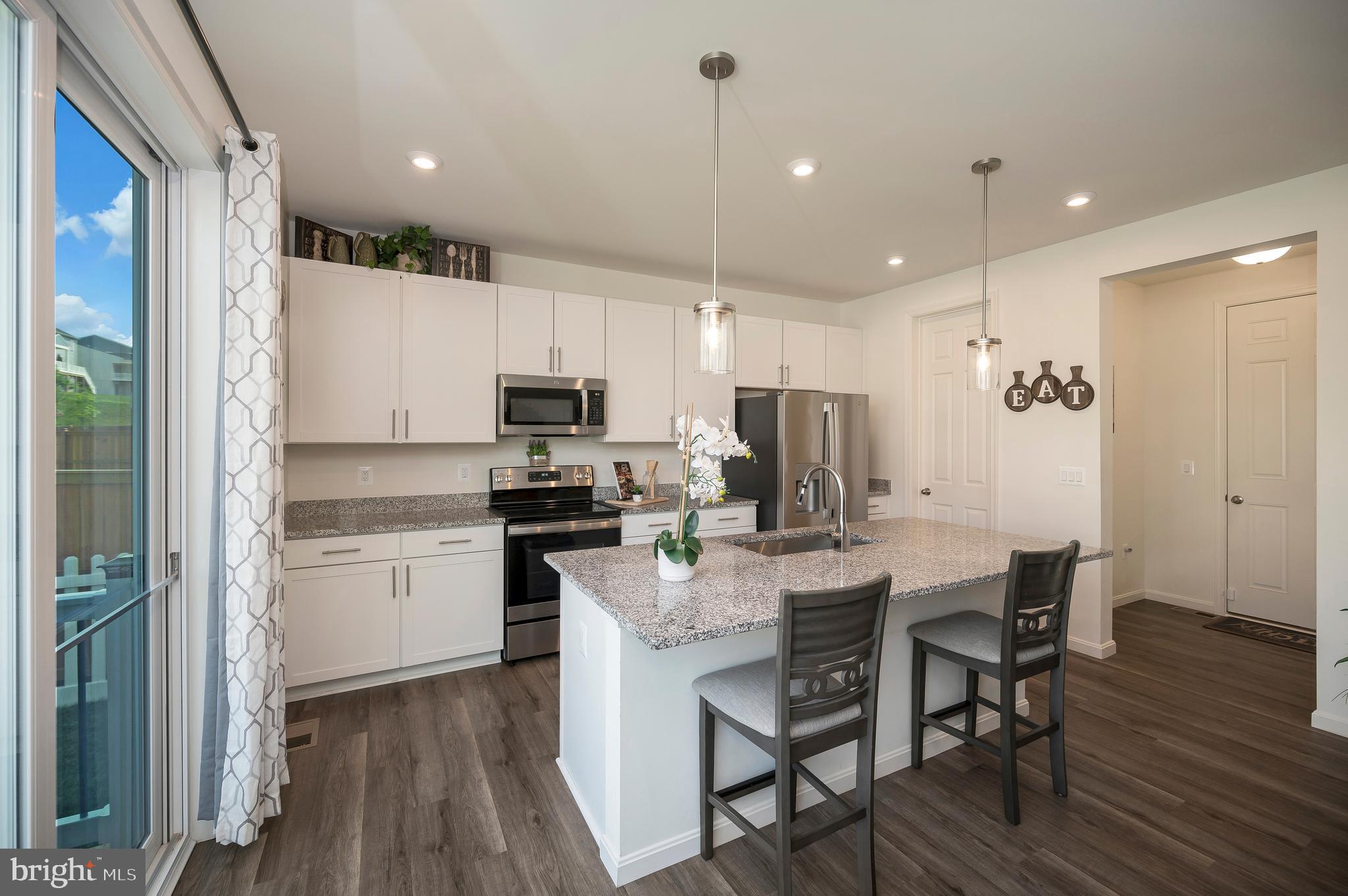 ROUND HILL MEADOWS - Residential