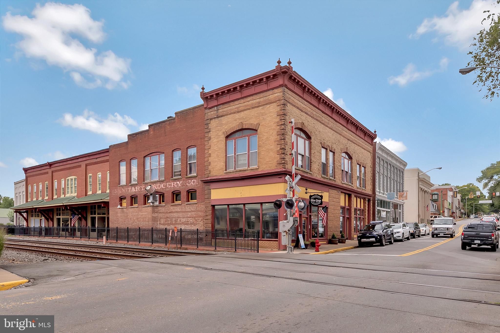 ROUND HILL MEADOWS - Residential