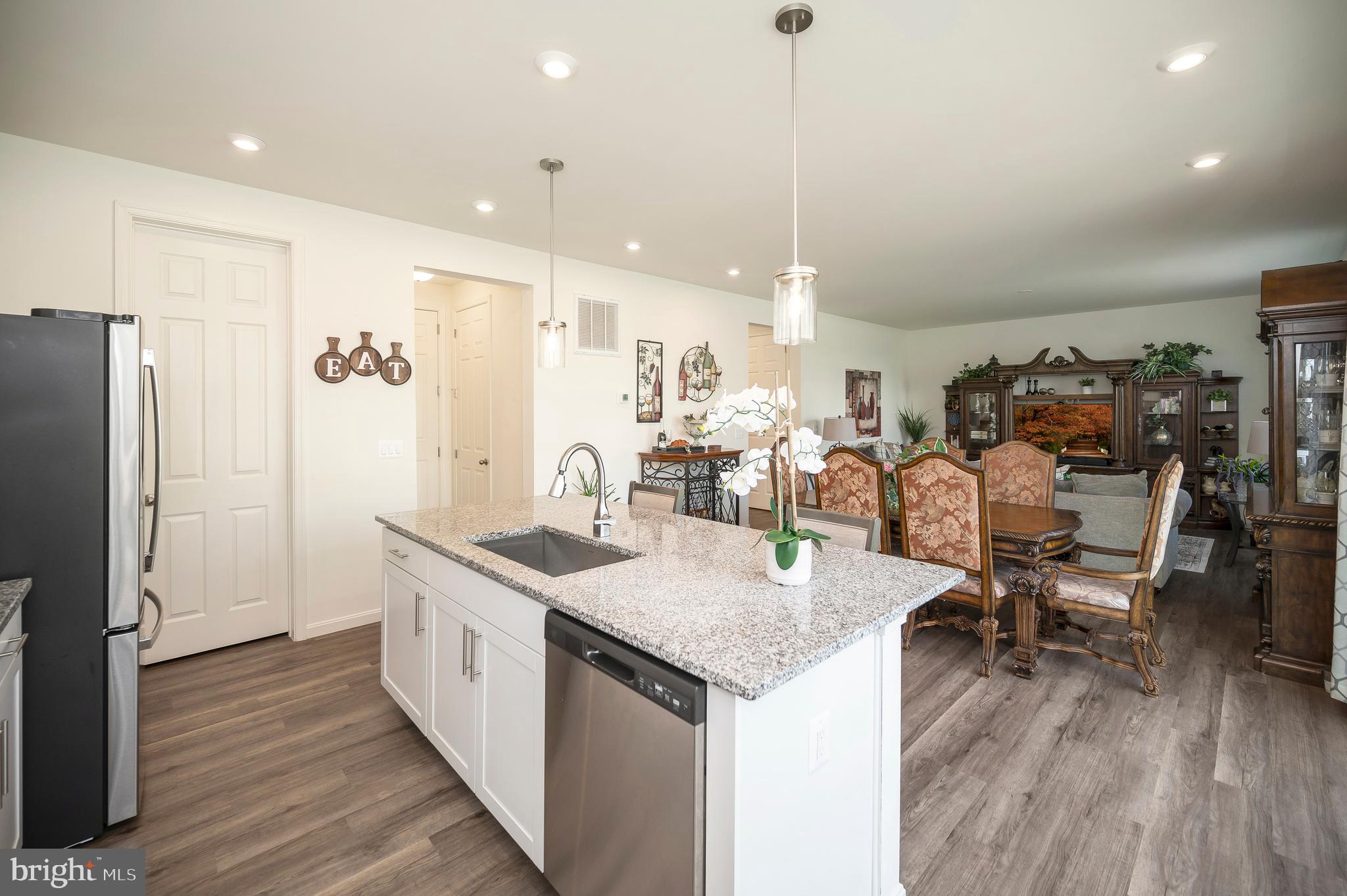 ROUND HILL MEADOWS - Residential