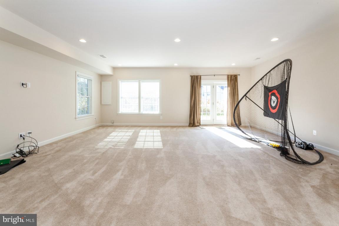 VIRGINIA MANOR - Residential