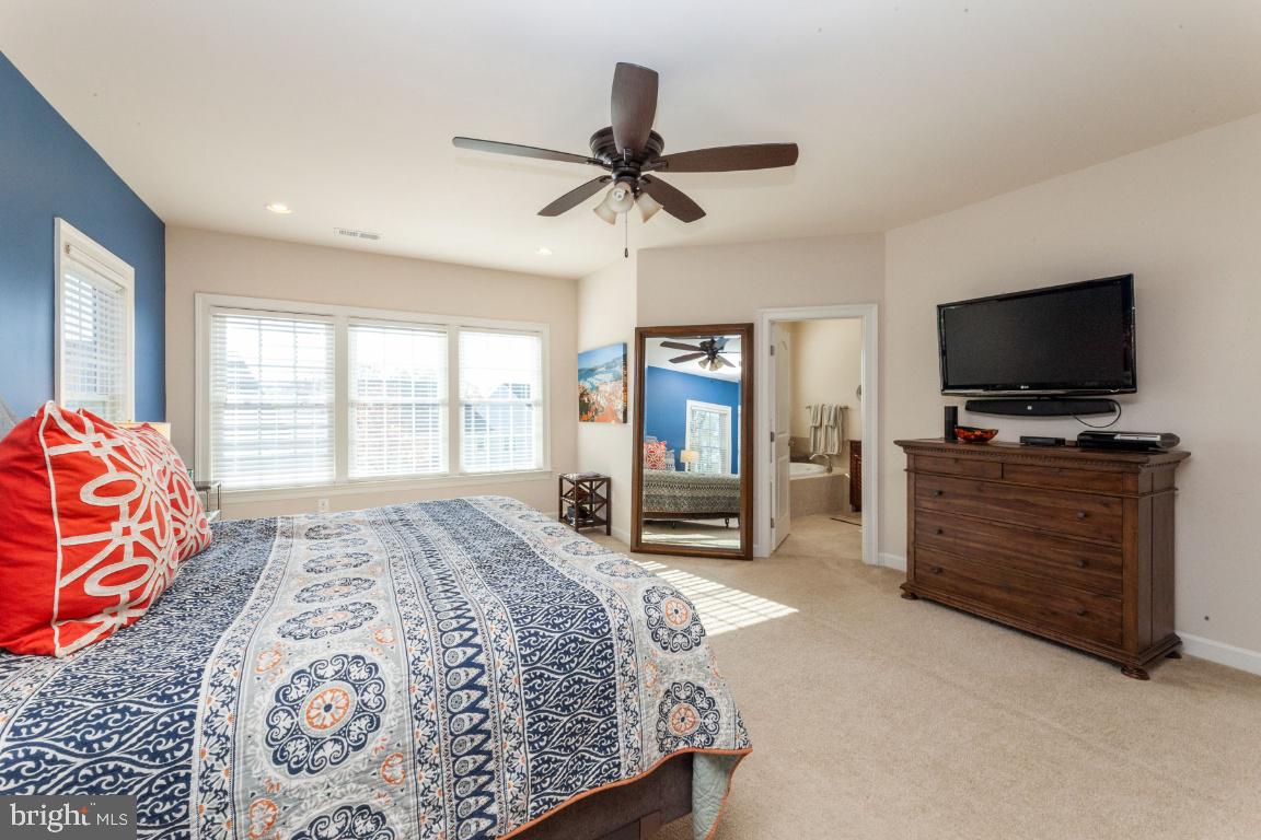 VIRGINIA MANOR - Residential