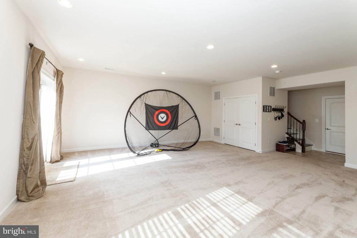 VIRGINIA MANOR - Residential