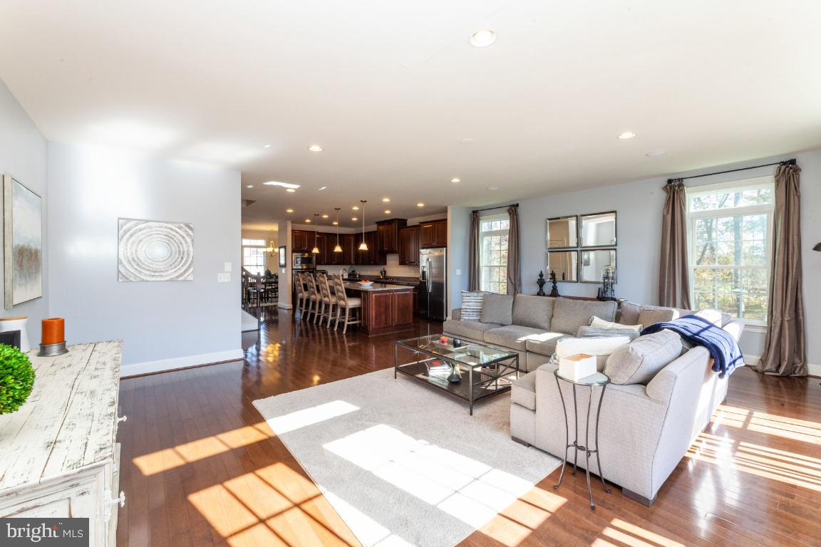 VIRGINIA MANOR - Residential