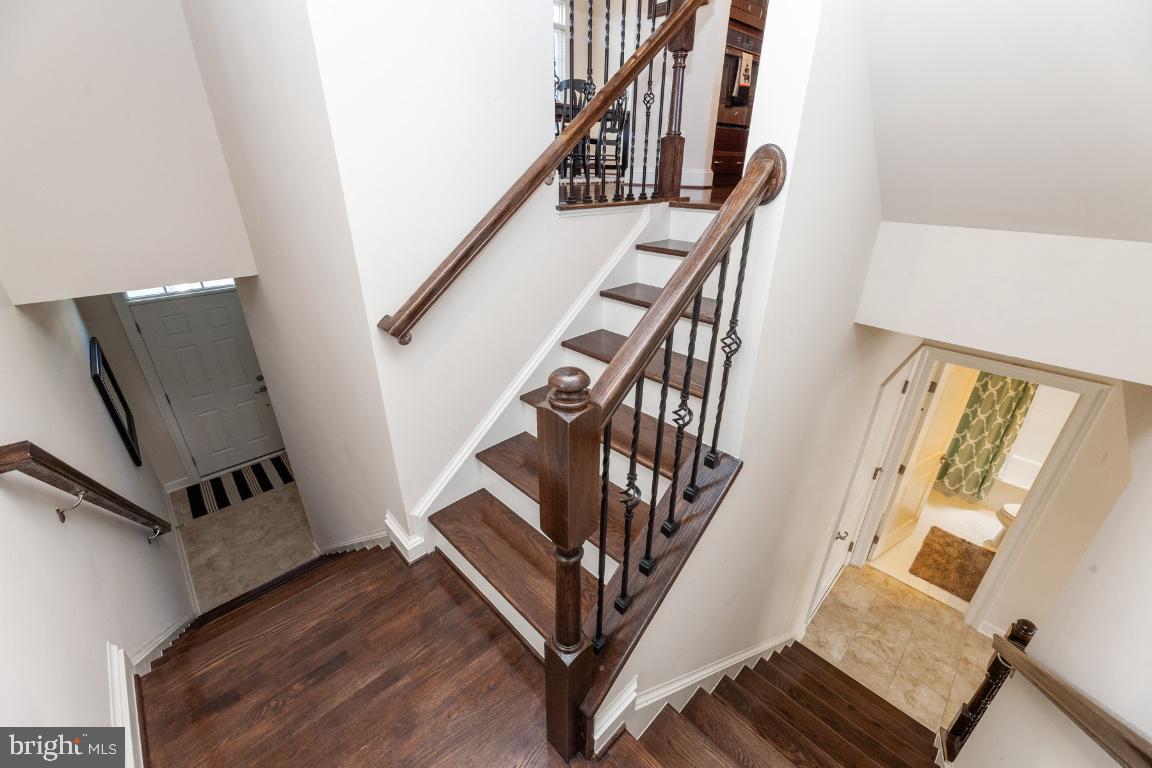 VIRGINIA MANOR - Residential